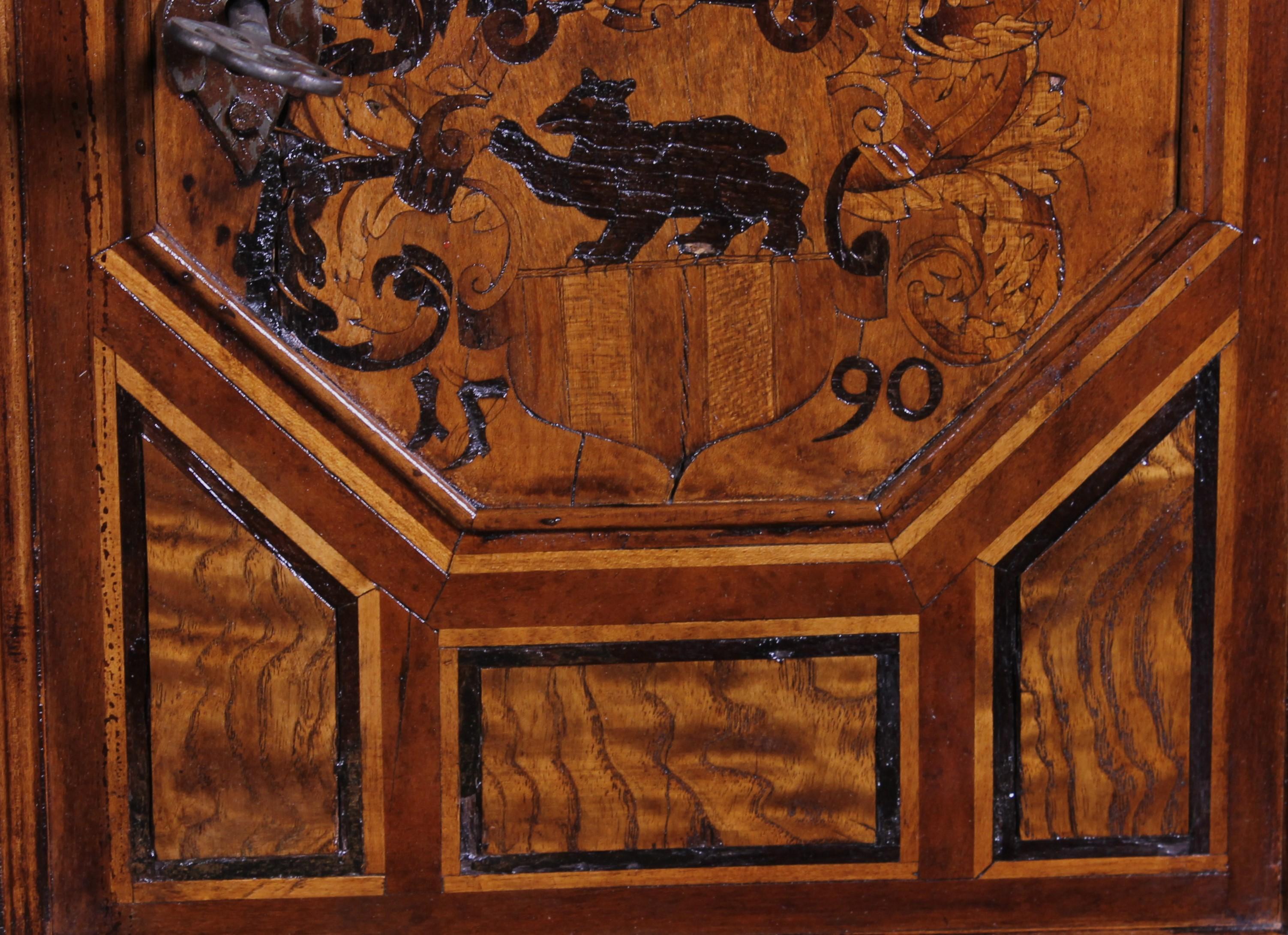 XVIIIe siècle et antérieur Cabinet Black Forest datant de 1590 en vente