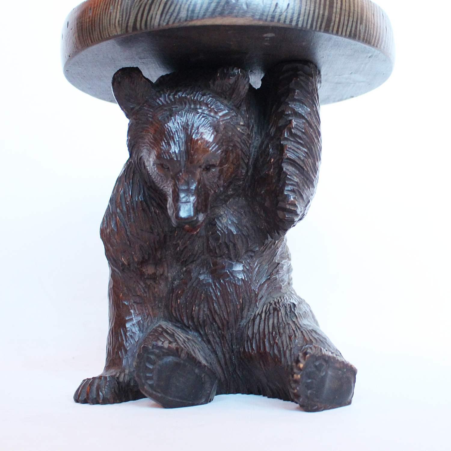 A Black Forest carved lime wood bear as a bottle stand. Finely carved detail. Original glass eyes and hand painted table surface.





 