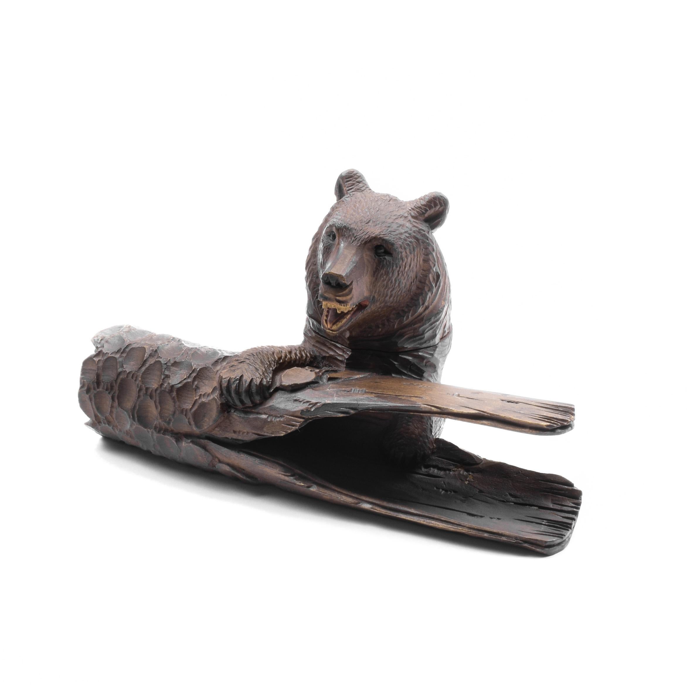 Forêt-Noire Ours sculpté de la forêt noire avec encrier à plume en vente