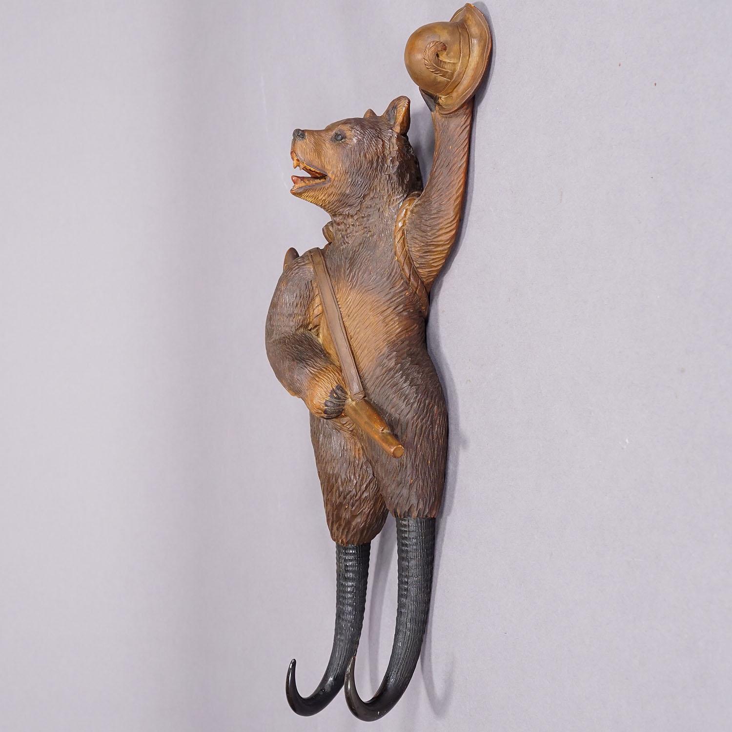Black Forest Carved Coat Hook with Bear Poacher ca. 1900s In Good Condition In Berghuelen, DE