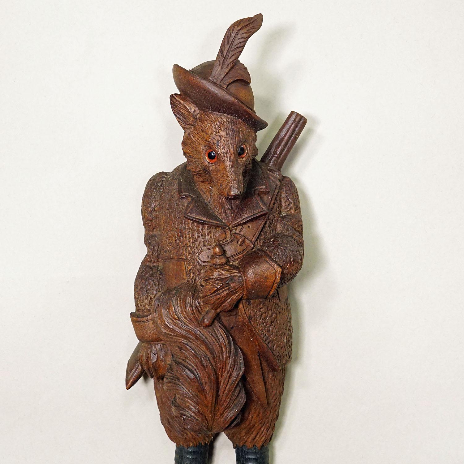 20th Century Black Forest Carved Fox Whip Holder or Wall Hook ca. 1900s For Sale