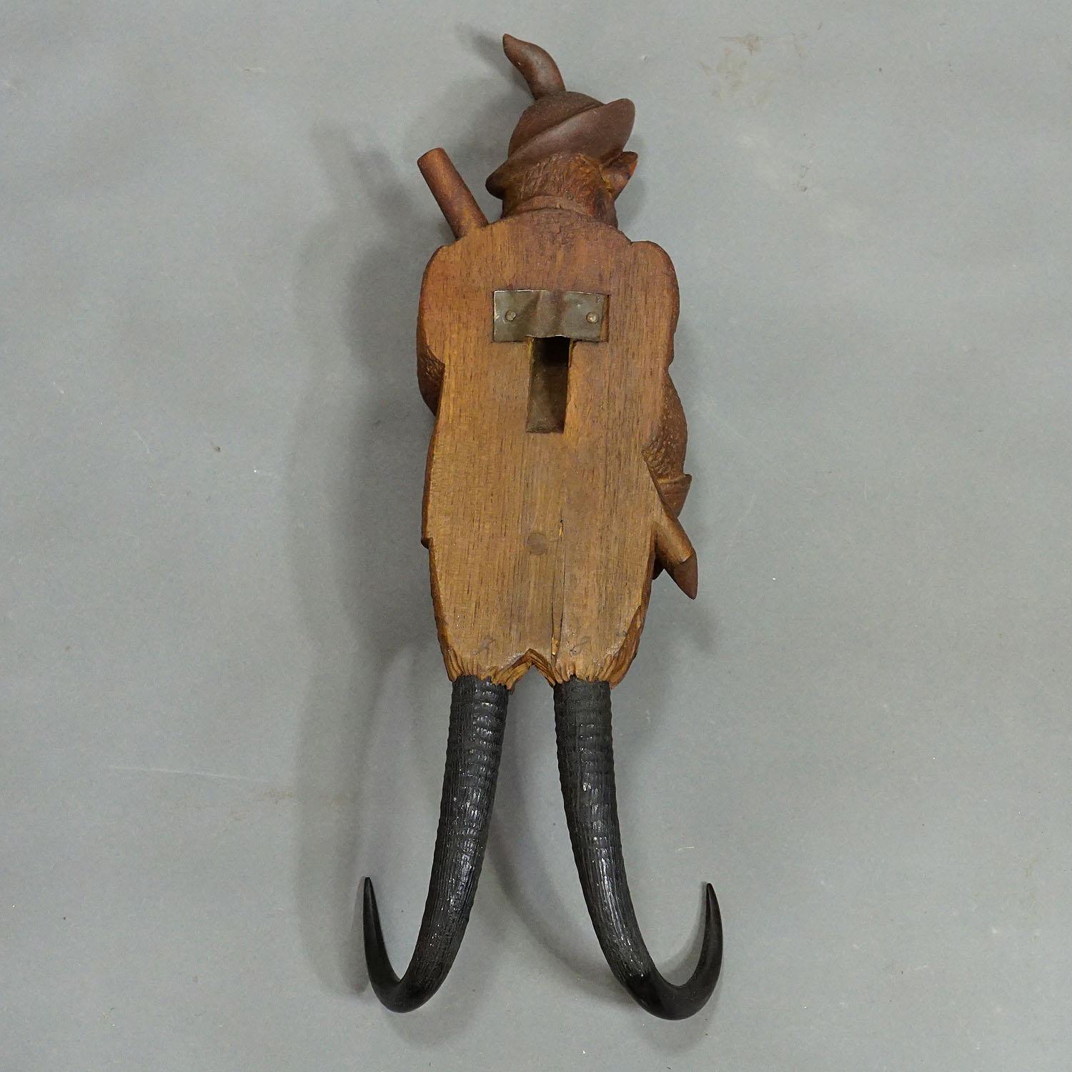 Black Forest Carved Fox Whip Holder or Wall Hook ca. 1900s For Sale 3