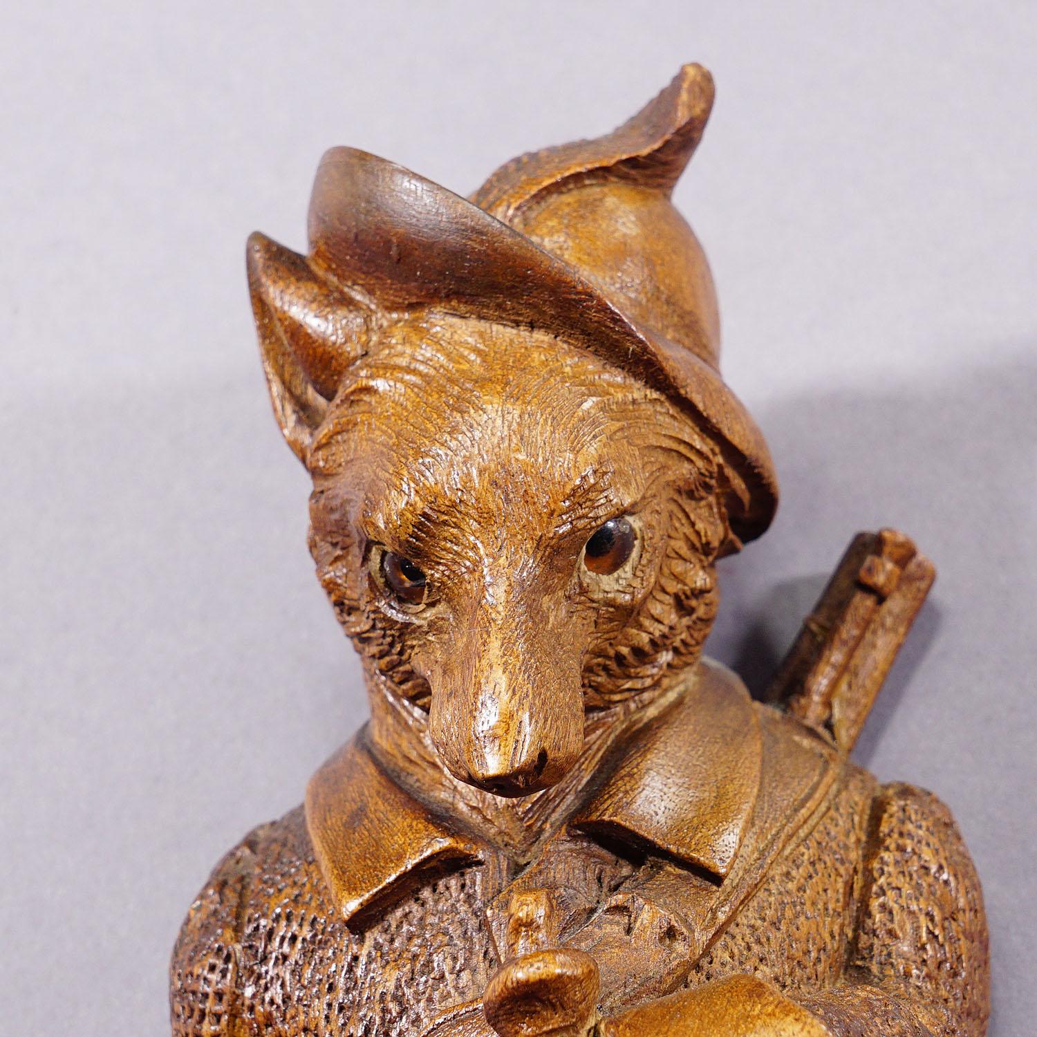 Black Forest geschnitzter Fuchs Peitschenhalter oder Wandhaken (Geschnitzt) im Angebot
