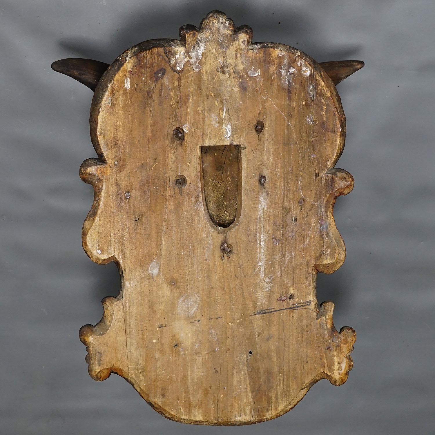 Cabeza de cabra tallada en Black Forest con grandes astas ca. 1900 en venta 4