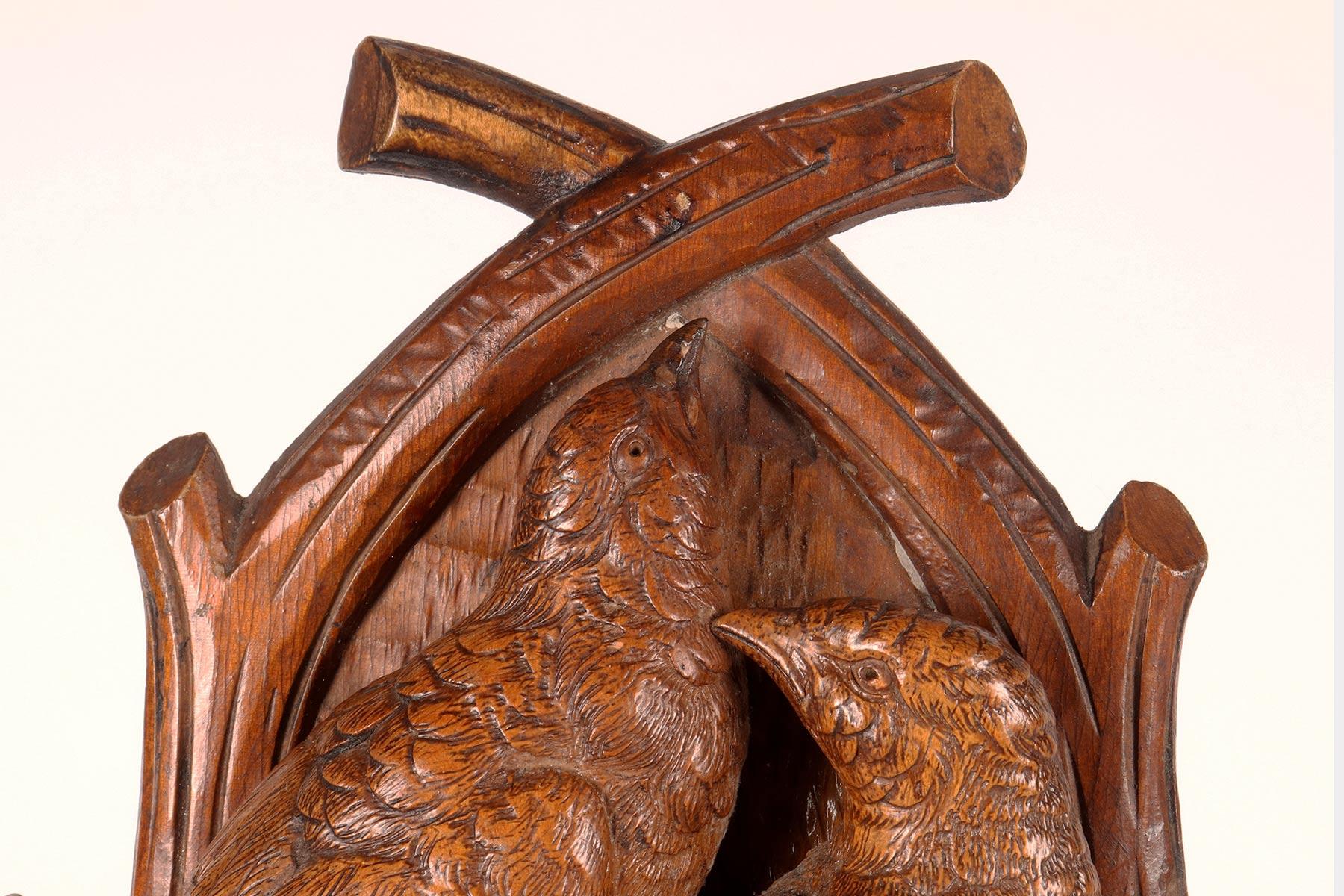 Escultura de madera de avellano tallada de la Selva Negra que representa a dos pájaros, Alemania 1890. siglo XIX en venta