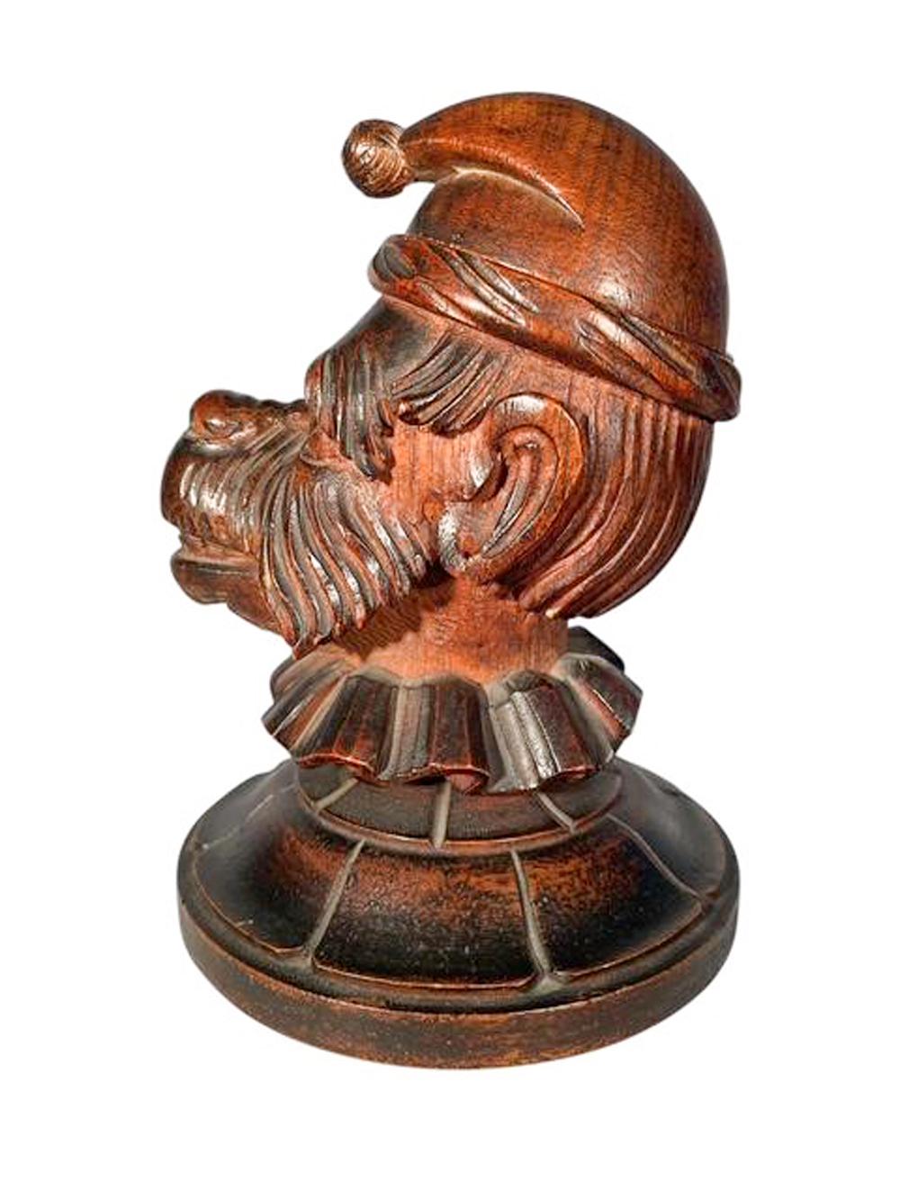 Black Forest Carved Humidor in the Form of a Monkey Head Wearing a Cap & Collar For Sale 5