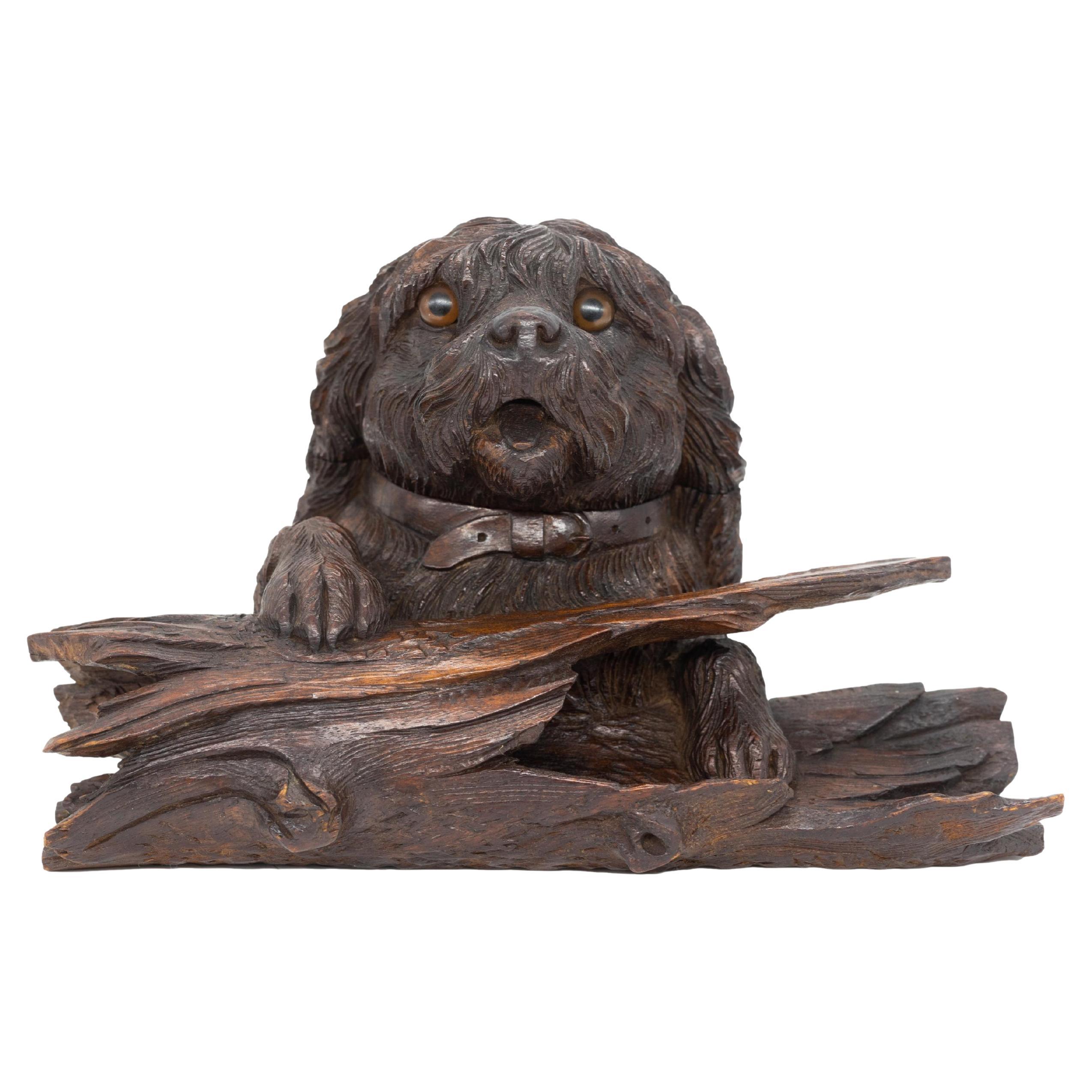 Grand encrier Terrier sculpté Black Forest, couvercle à charnière, sculpture exceptionnelle en vente