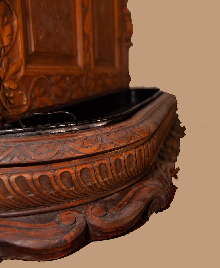 19th Century Black Forest Carved Oak Hall Stand, circa 1890