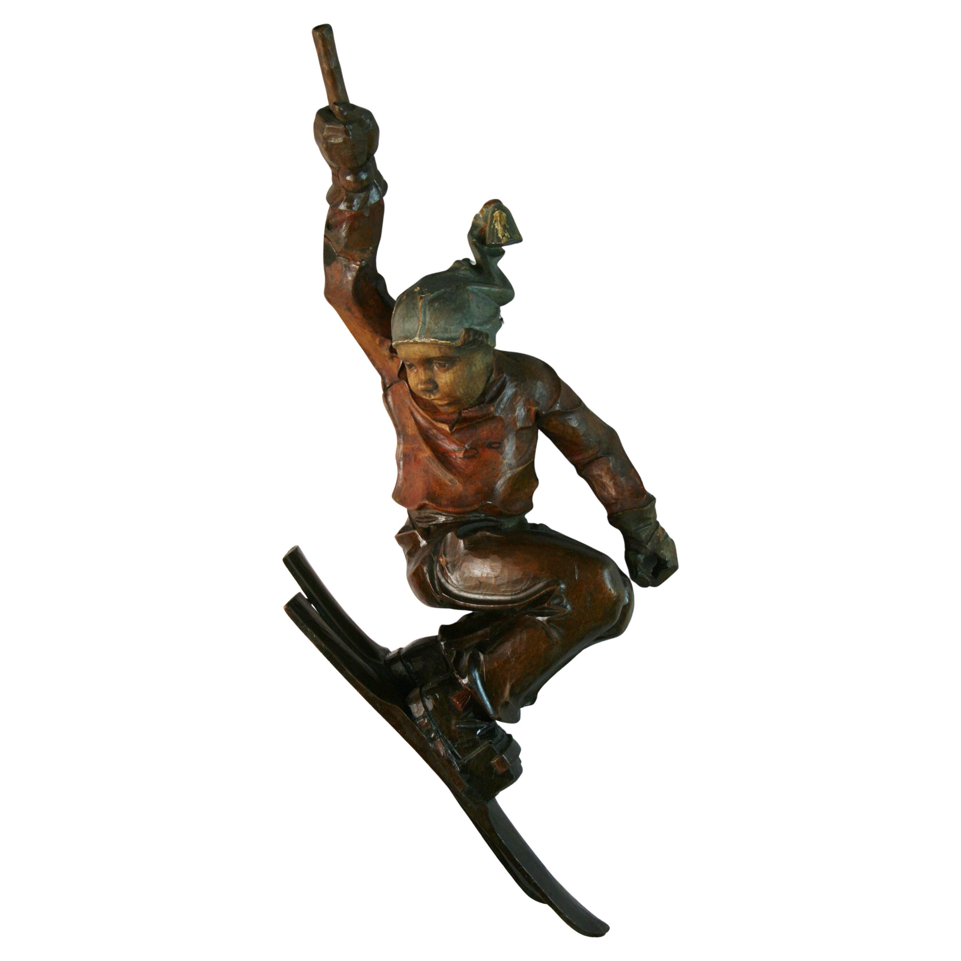 Sculpture murale de skieur sculptée Black Forest en vente