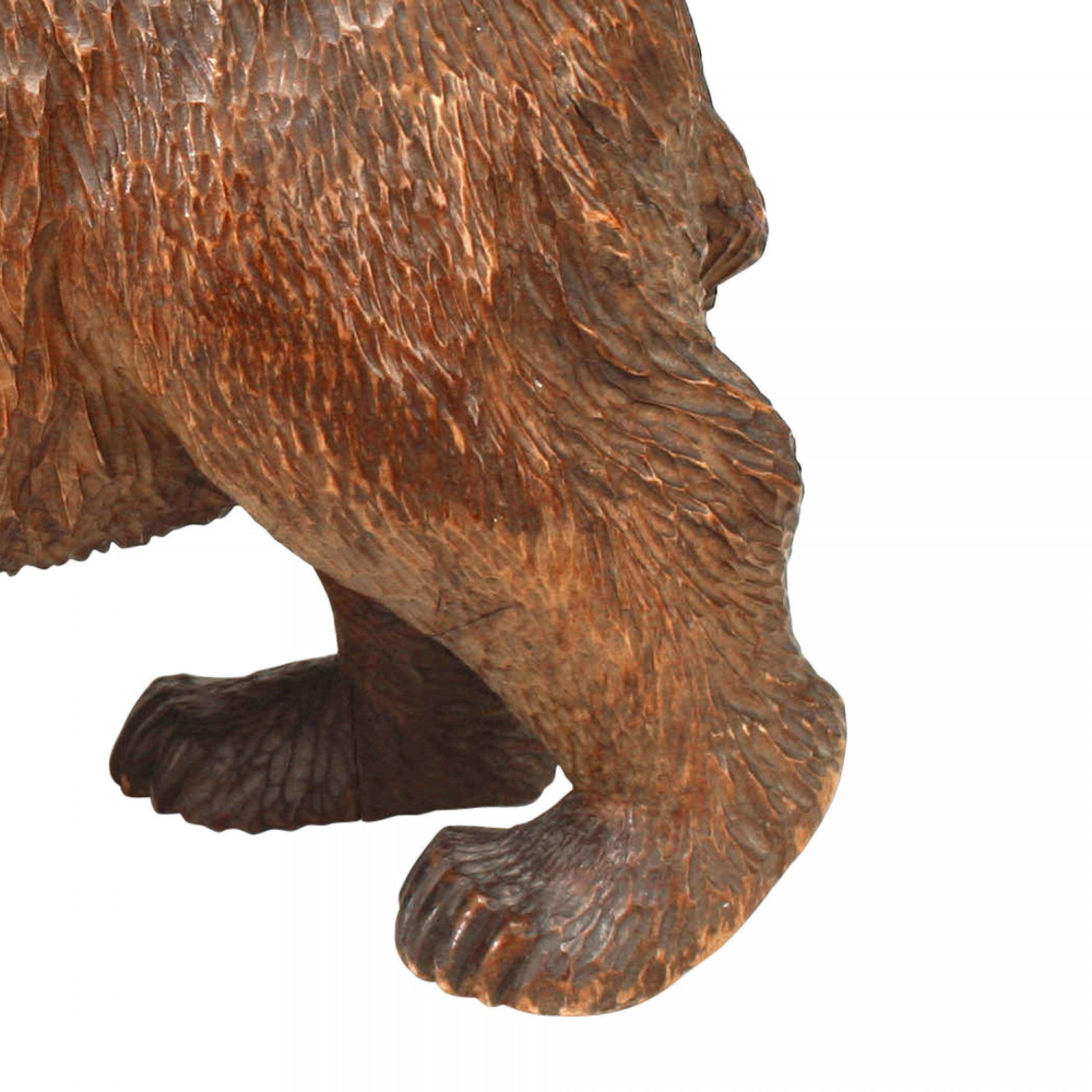 Oso de Nogal Tallado Black Forest Tallado a mano en venta