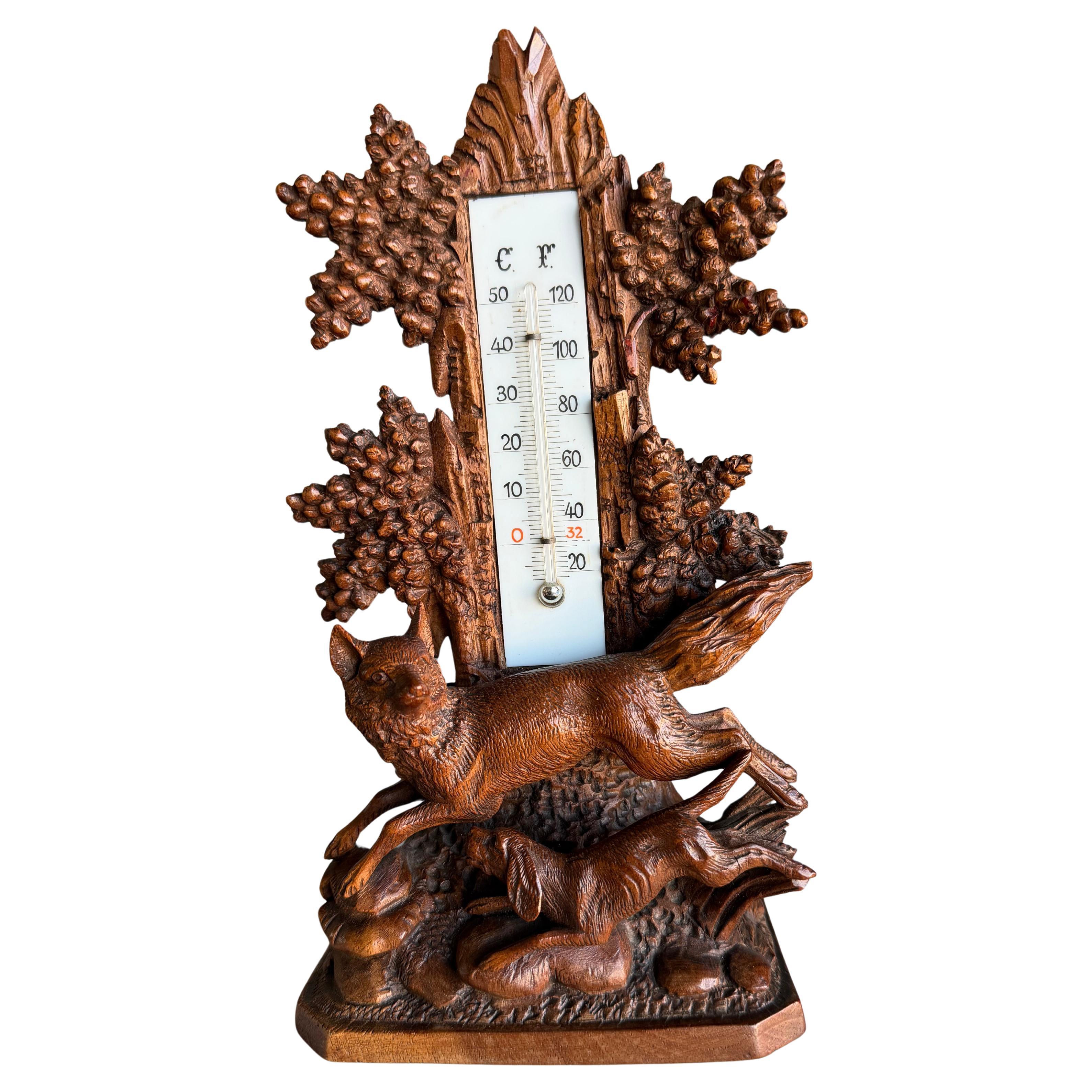 Thermomètre de table de chasse au renard en noyer sculpté, Europe centrale, vers 1900 en vente