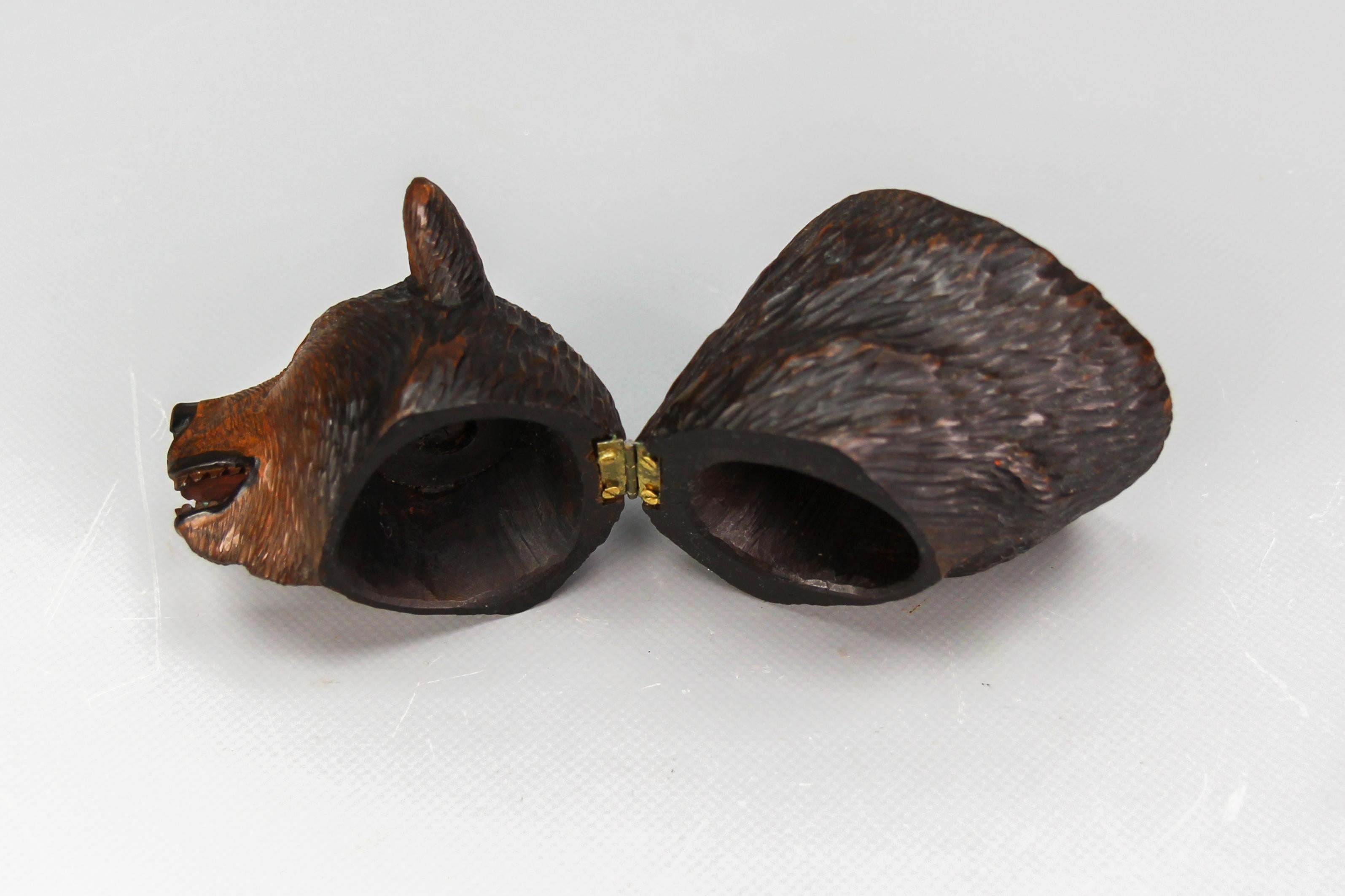 Black Forest Carved Wood Figural Humidor Bear Head with Glass Eyes For Sale 10