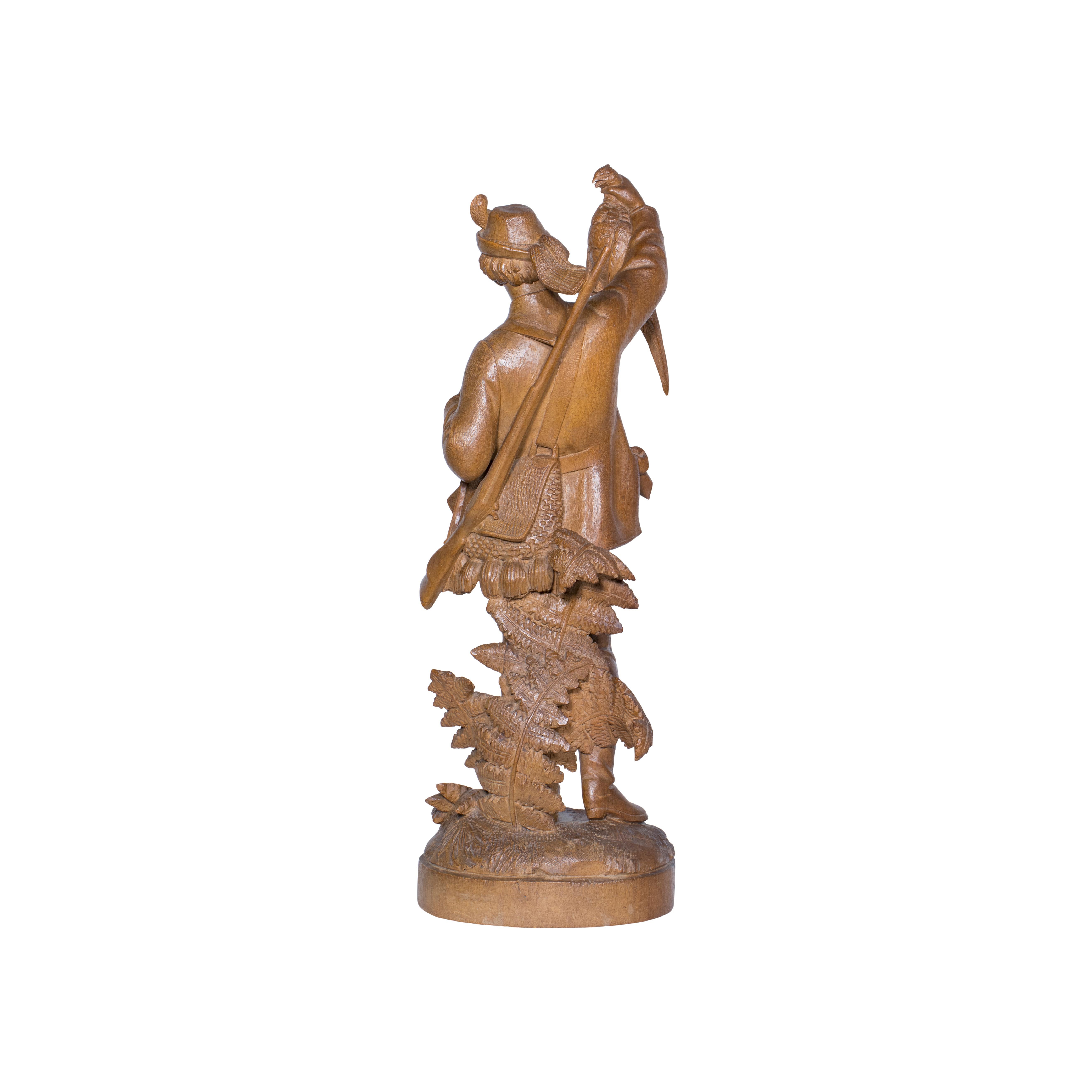 Le chasseur attribué aux Townes (1834-1912) de Brienz - une petite ville de l'Oberland bernois, dans le canton de Berne en Suisse. Sculpture représentant un chasseur tenant un coq faisan. Il semble, bien que non signé, que ce soit l'œuvre de l'un