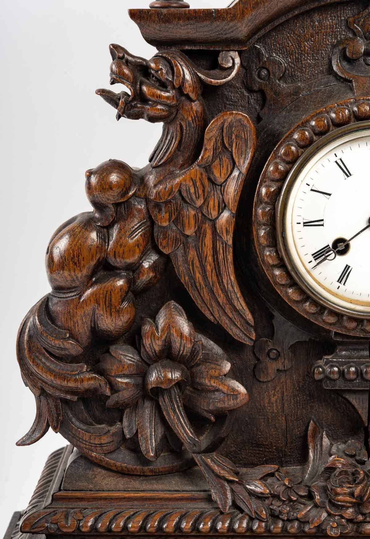 Black Forest Clock in Carved Oak In Good Condition In Saint-Ouen, FR