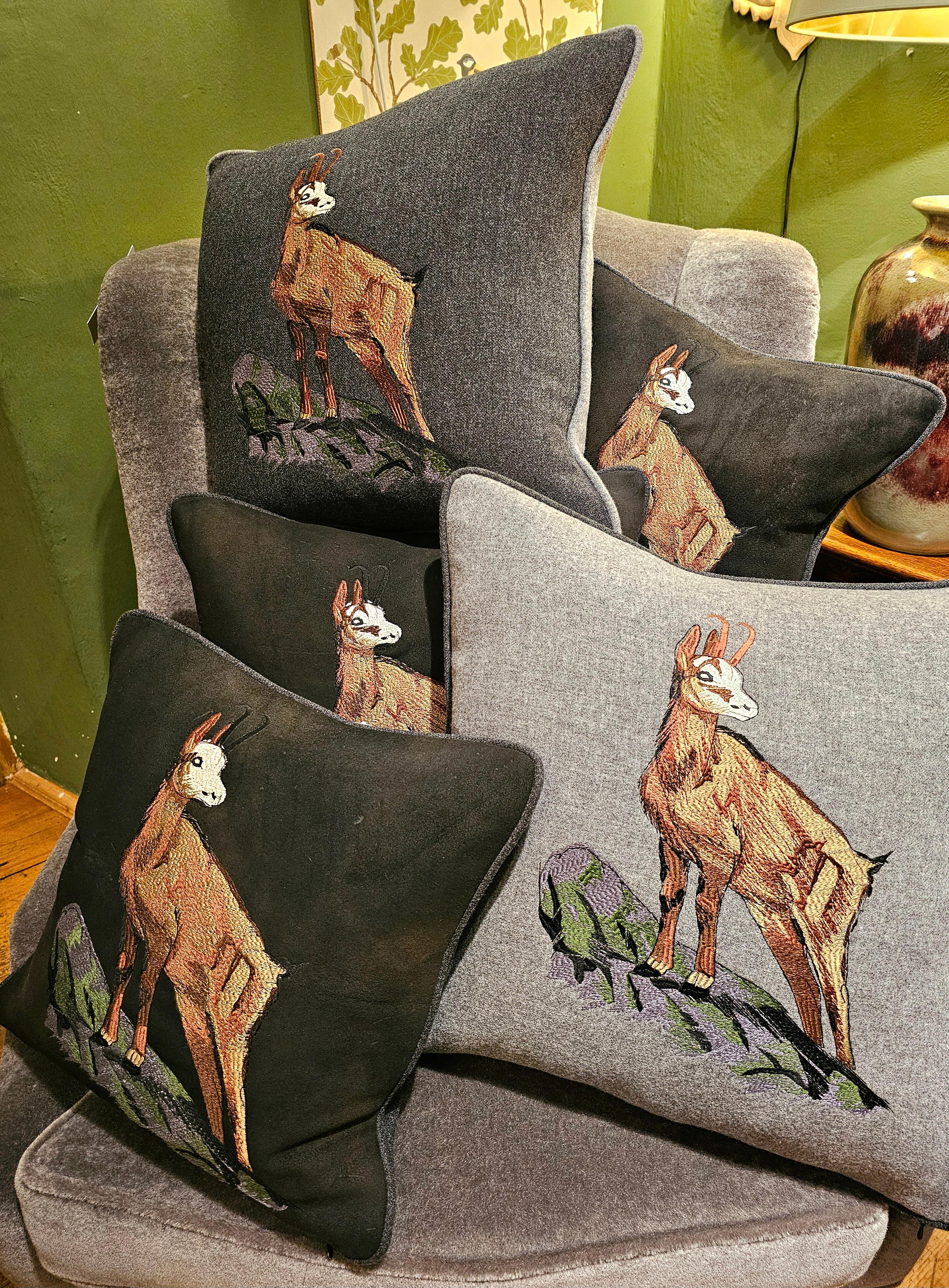 Black Forest Cushion Deer Loden Stitched Sofina Boutique Kitzbühel In New Condition For Sale In Kitzbuhel, AT
