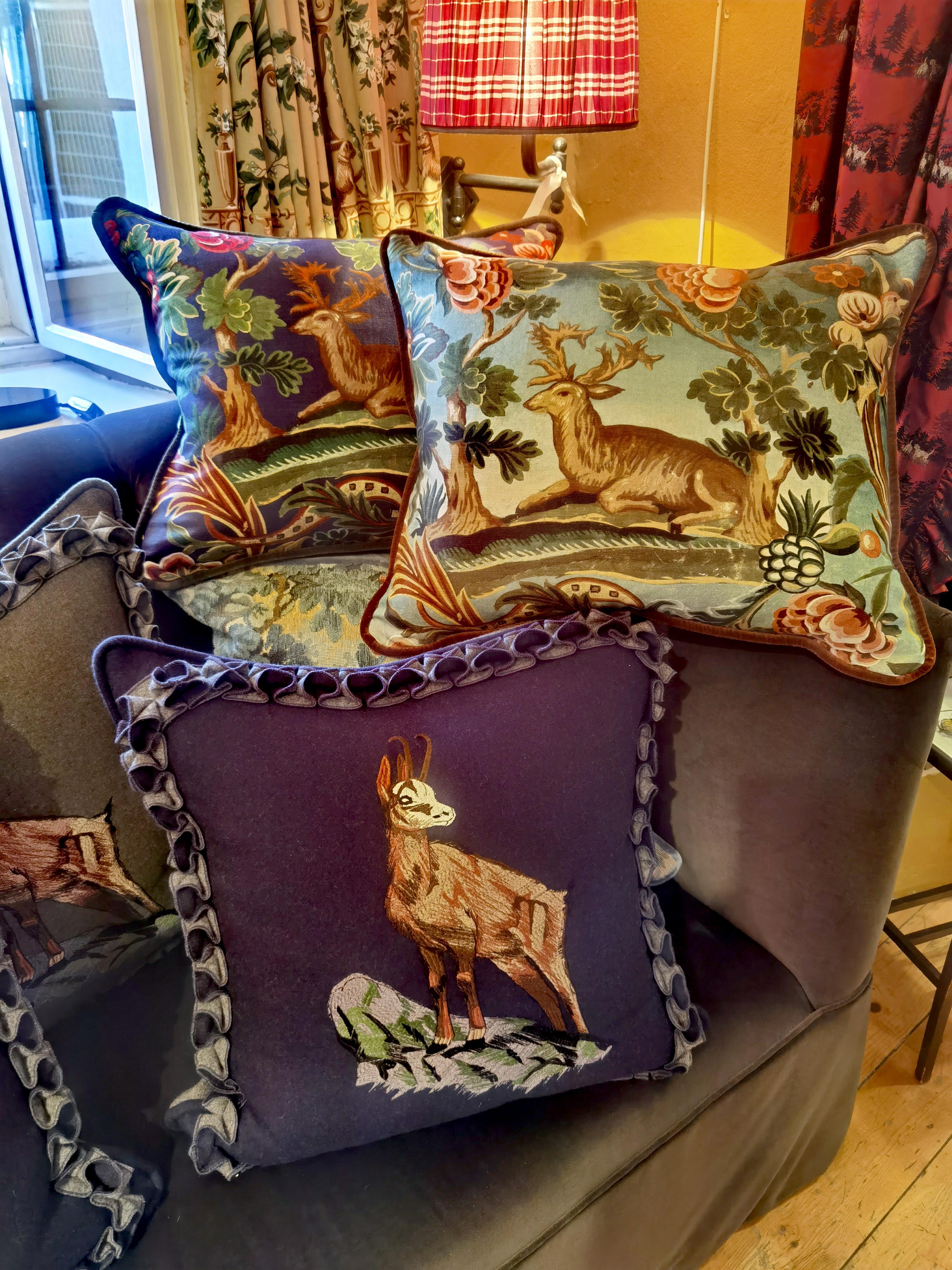 Black Forest Cushion Hunting Scene Sofina Boutique Kitzbühel In New Condition For Sale In Kitzbuhel, AT