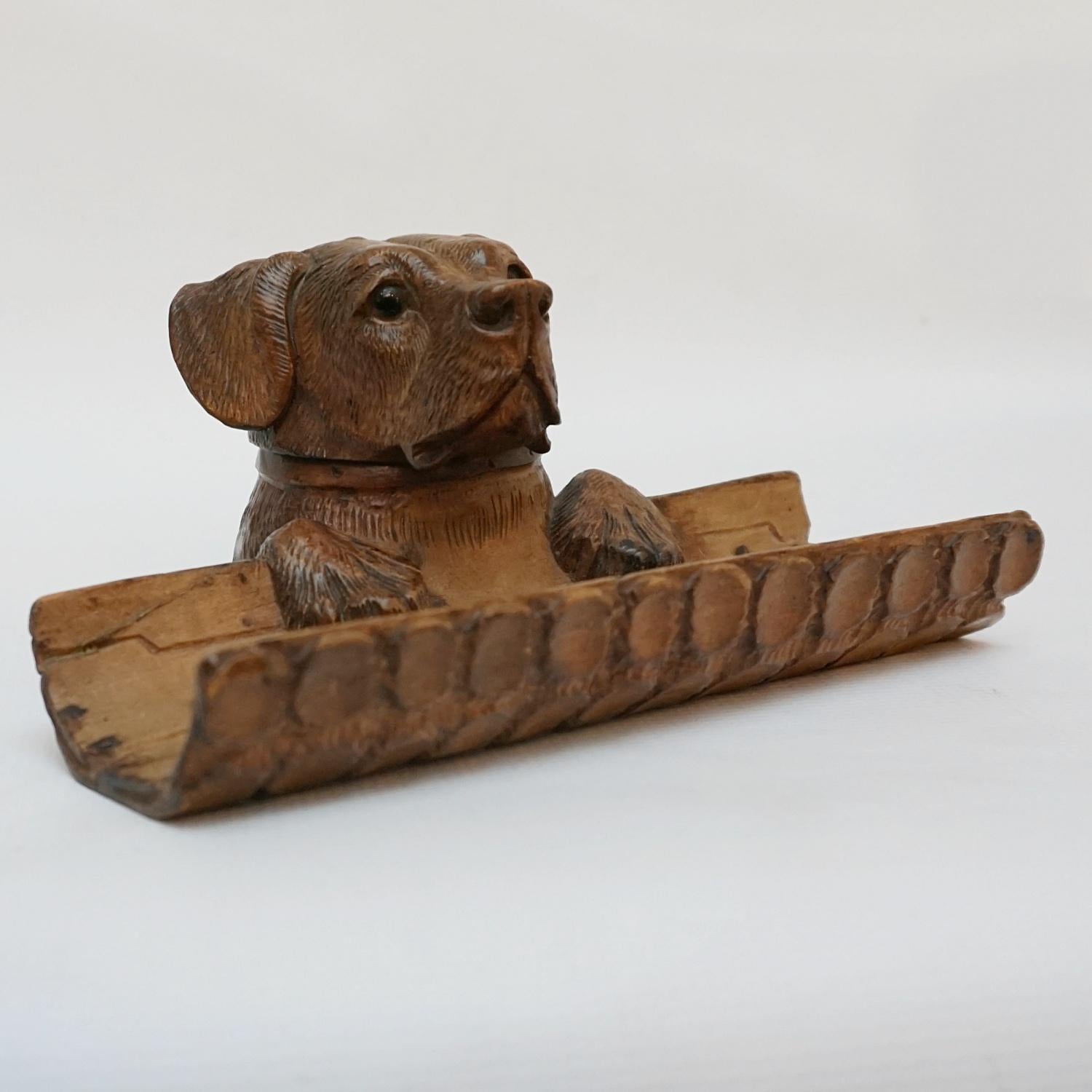 Black Forest Dog Inkwell and Pen Holder, Circa 1900 3
