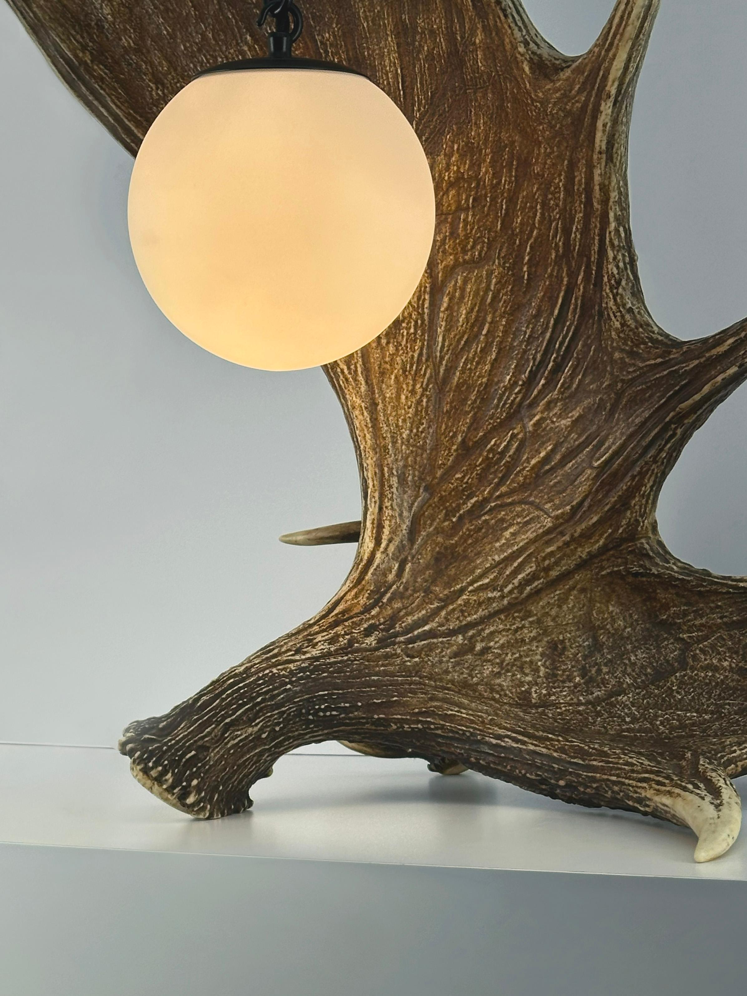 Frosted Rustic Black Forest Style Fallow Deer Antler Table Lamp, circa 1950s For Sale