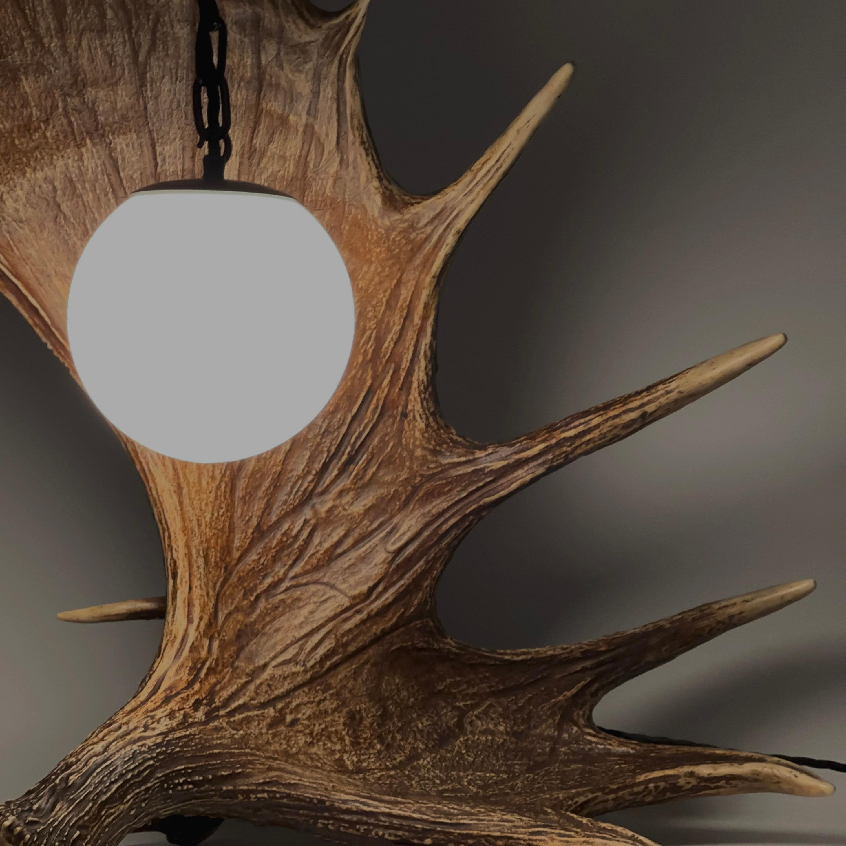 Rustic Black Forest Style Fallow Deer Antler Table Lamp, circa 1950s In Good Condition For Sale In Glasgow, GB