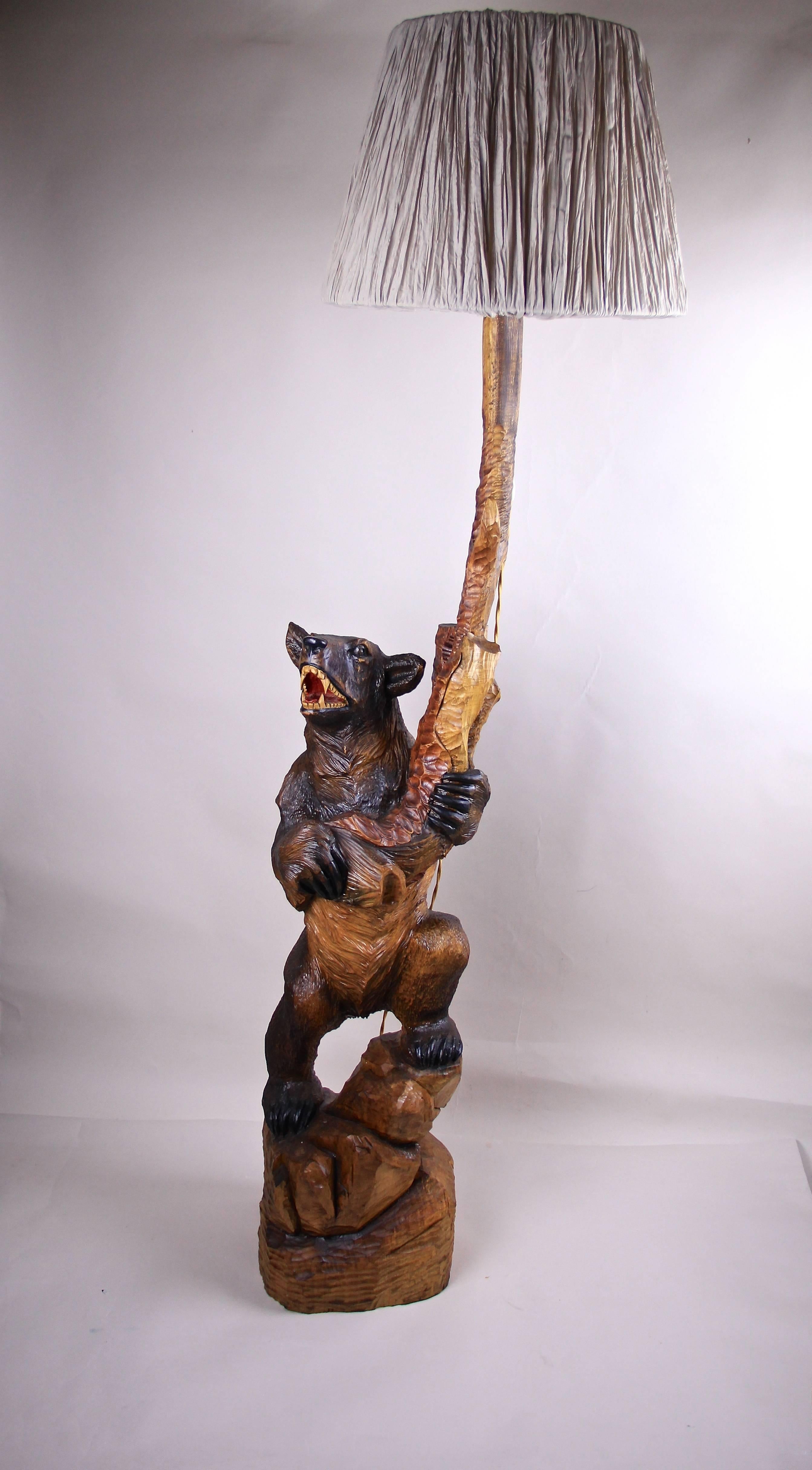 Black Forest Floor Lamp Hand-Carved, Germany, circa 1940 10