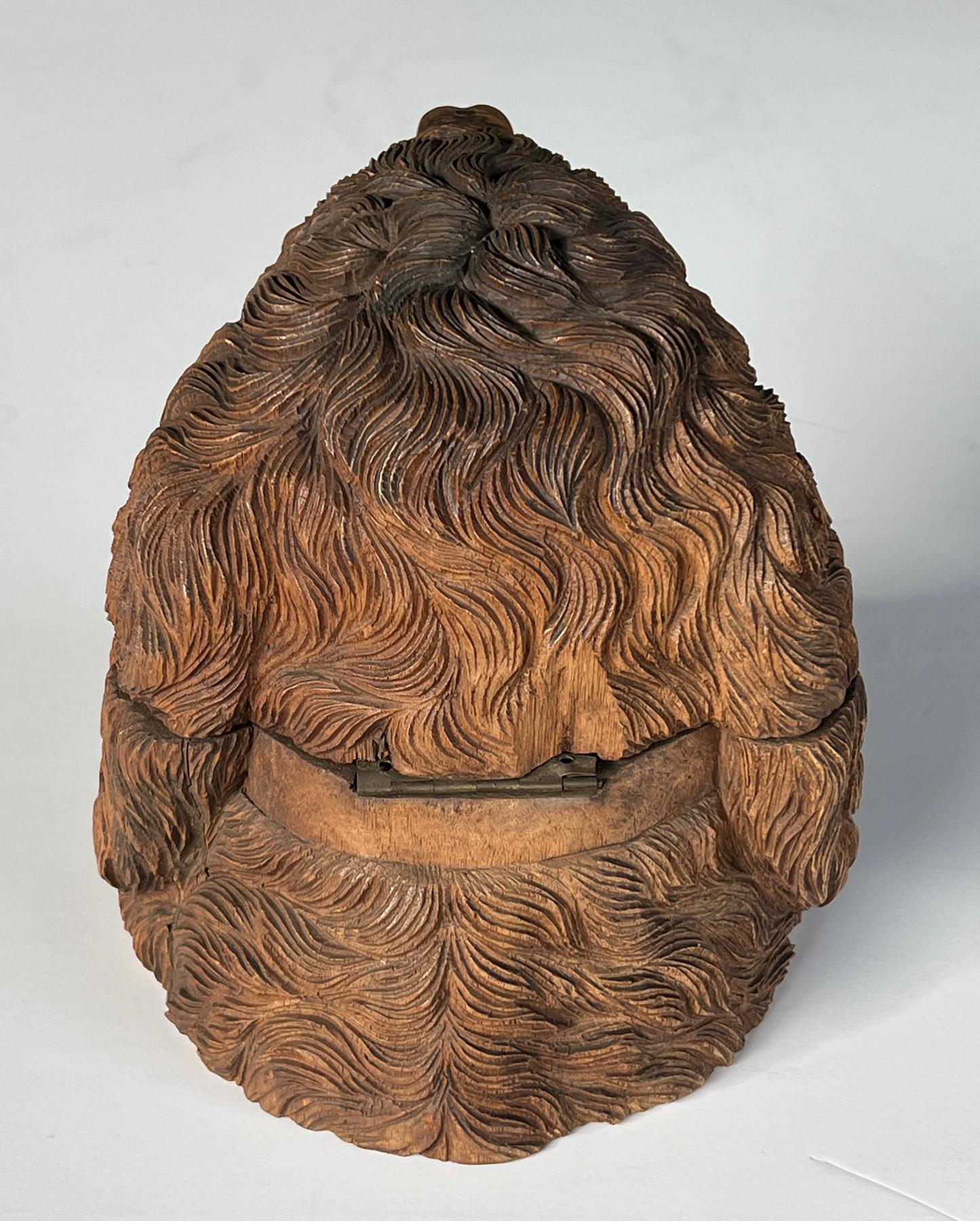 JAR à tabac en forme de tête de chien, sculpté à la main à la manière de Walter Mader, Black Forest Bon état - En vente à San Francisco, CA