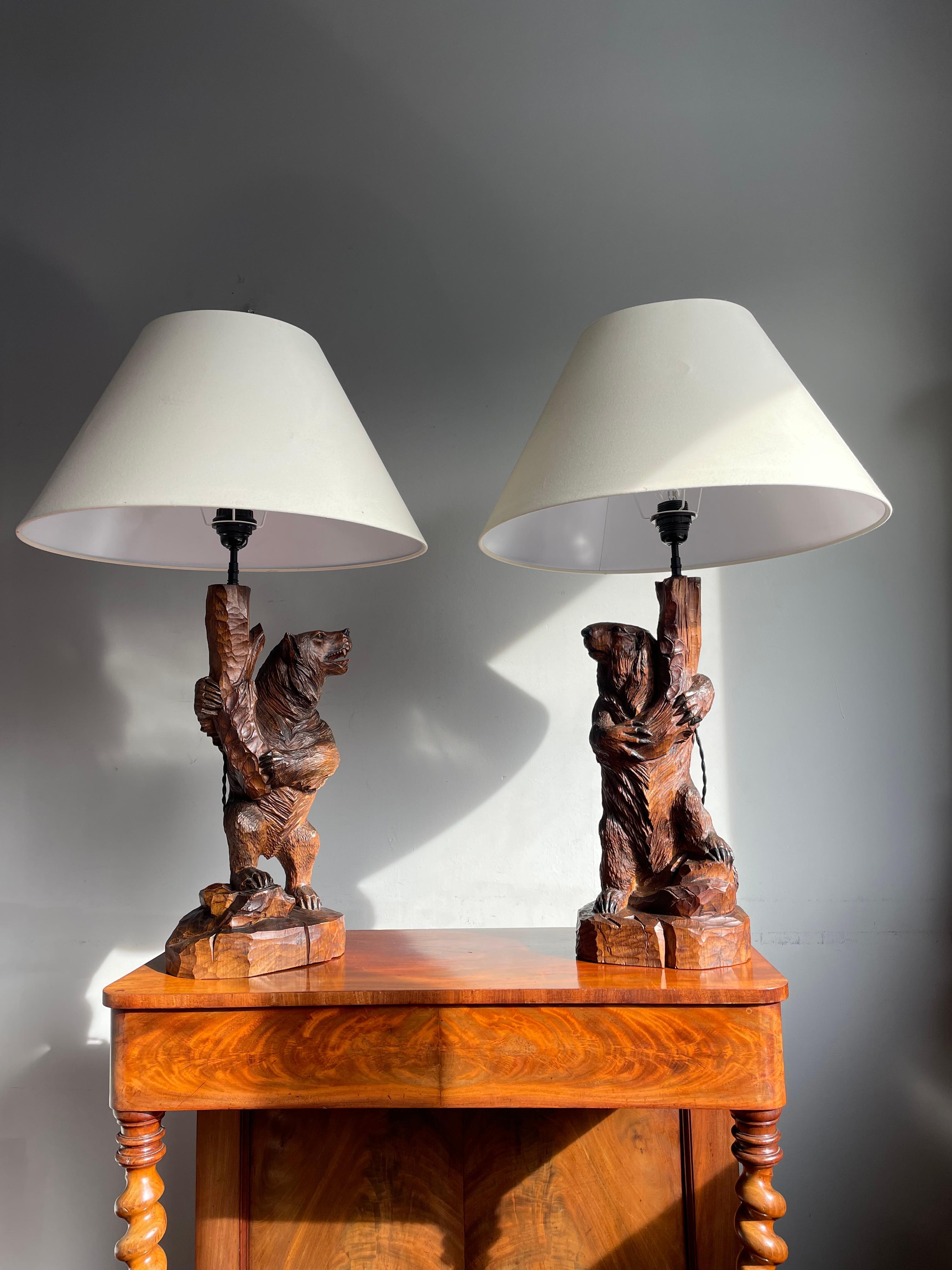Black Forest Hand Carved Large & Extremely Rare Beaver and Bear Pair Table Lamps For Sale 4