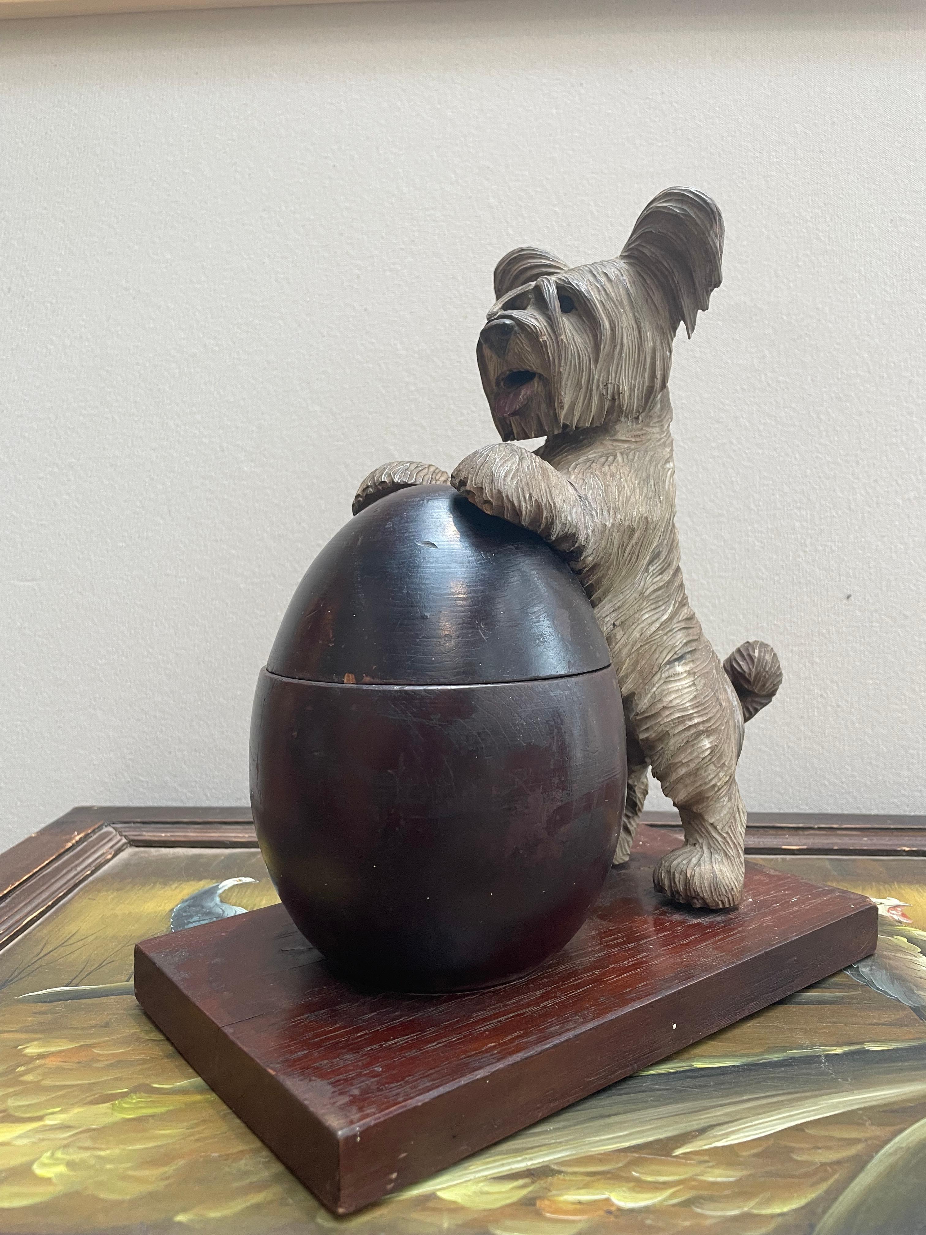 Black Forest Hand-Carved Wooden Terrier Box For Sale 4