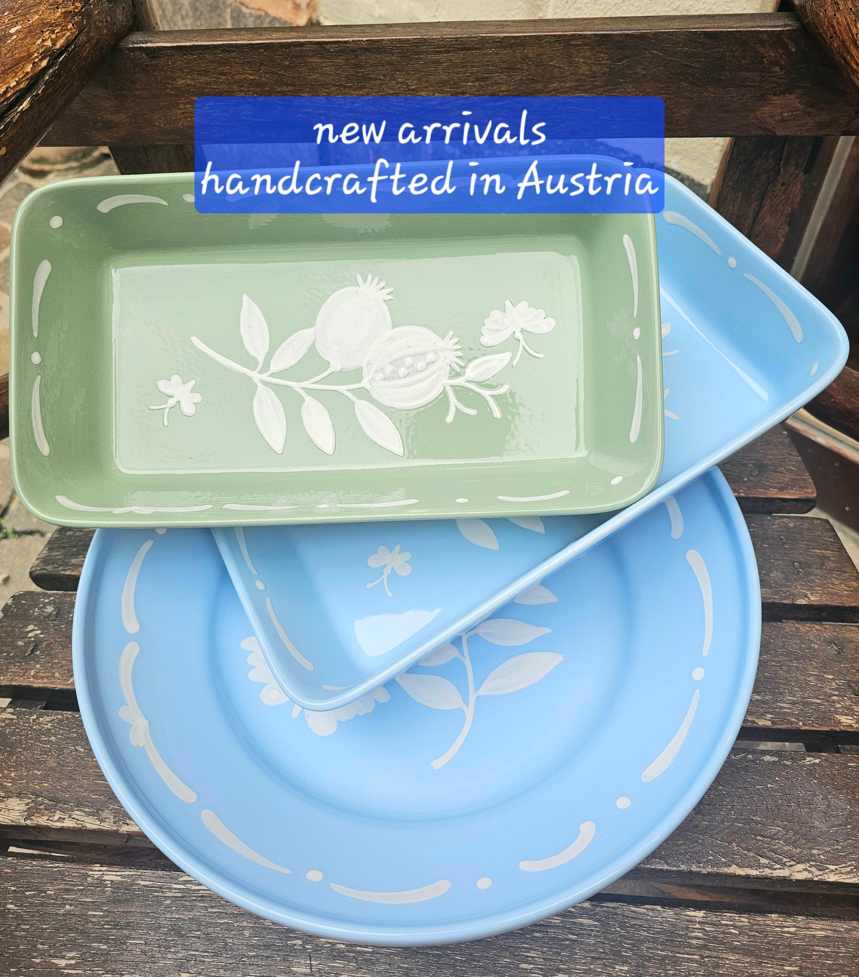 Forêt-Noire Plat en poterie peint à la main Sofina Boutique Kitzbühel Autriche en vente