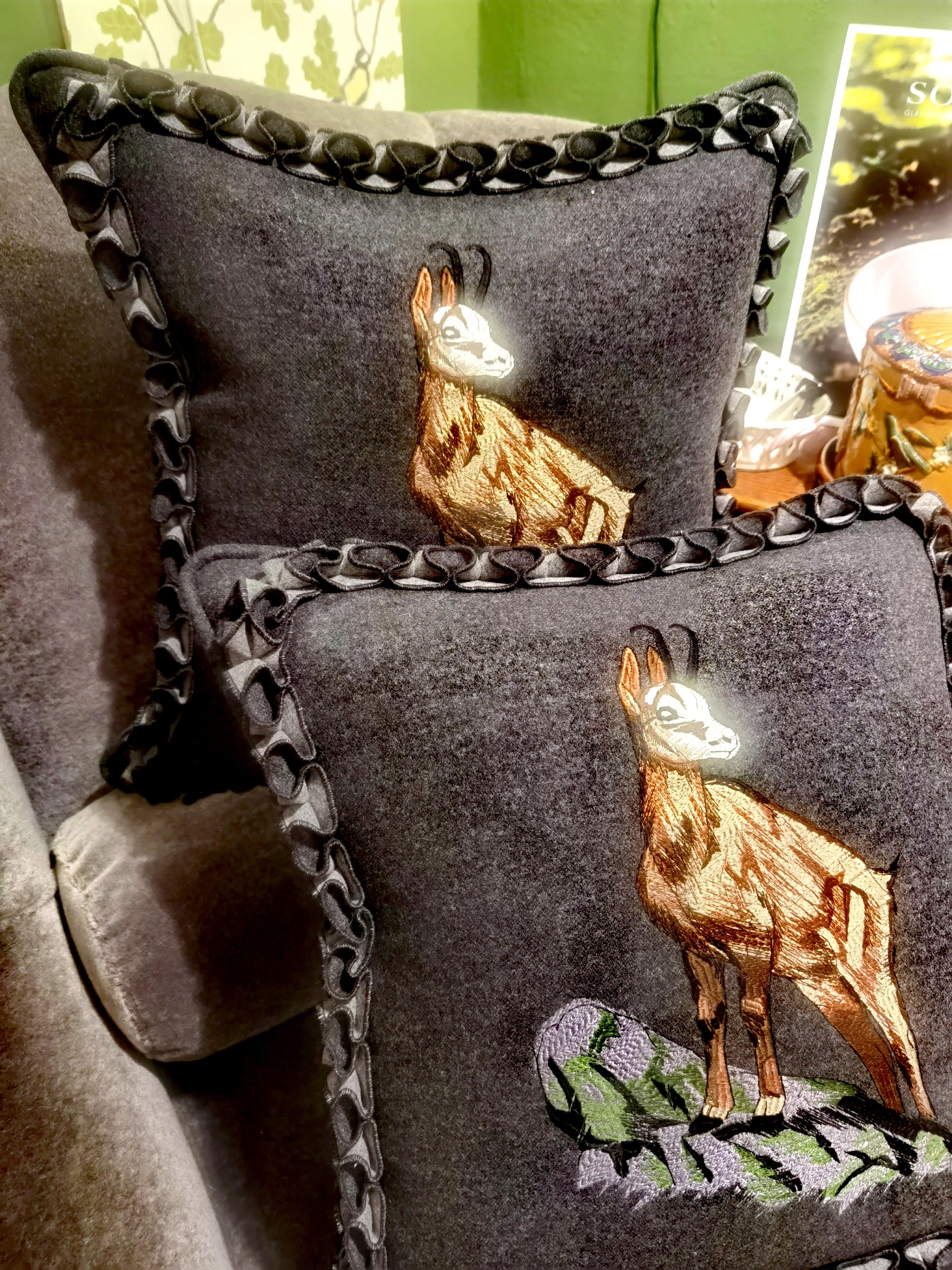Black Forest Handmade Cushion Hunting Scene Sofina Boutique Kitzbuehel In New Condition For Sale In Kitzbuhel, AT