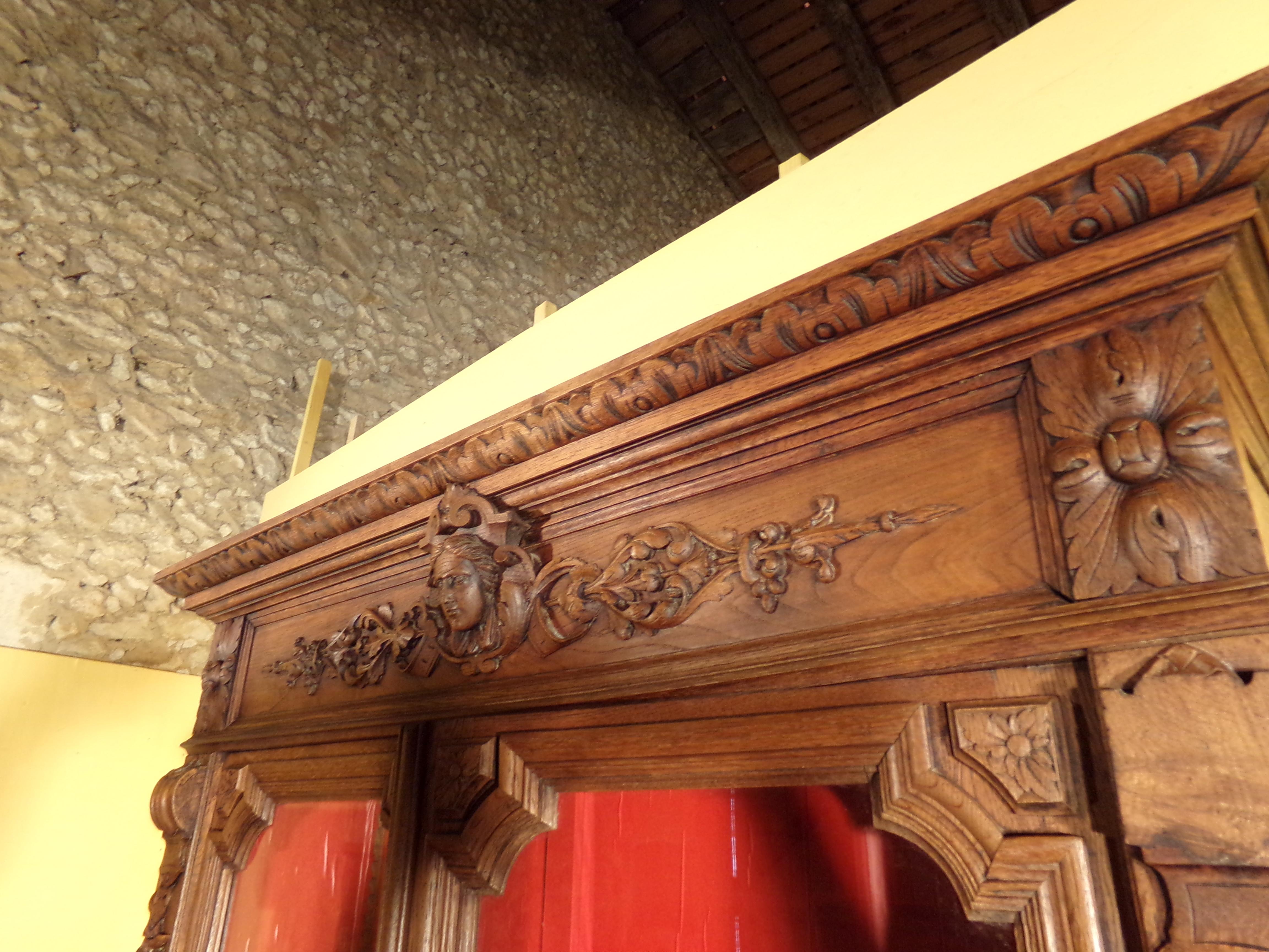 Black Forest Hunt Carved Oak Bookcase or Gun Cupboard, circa 1870 5