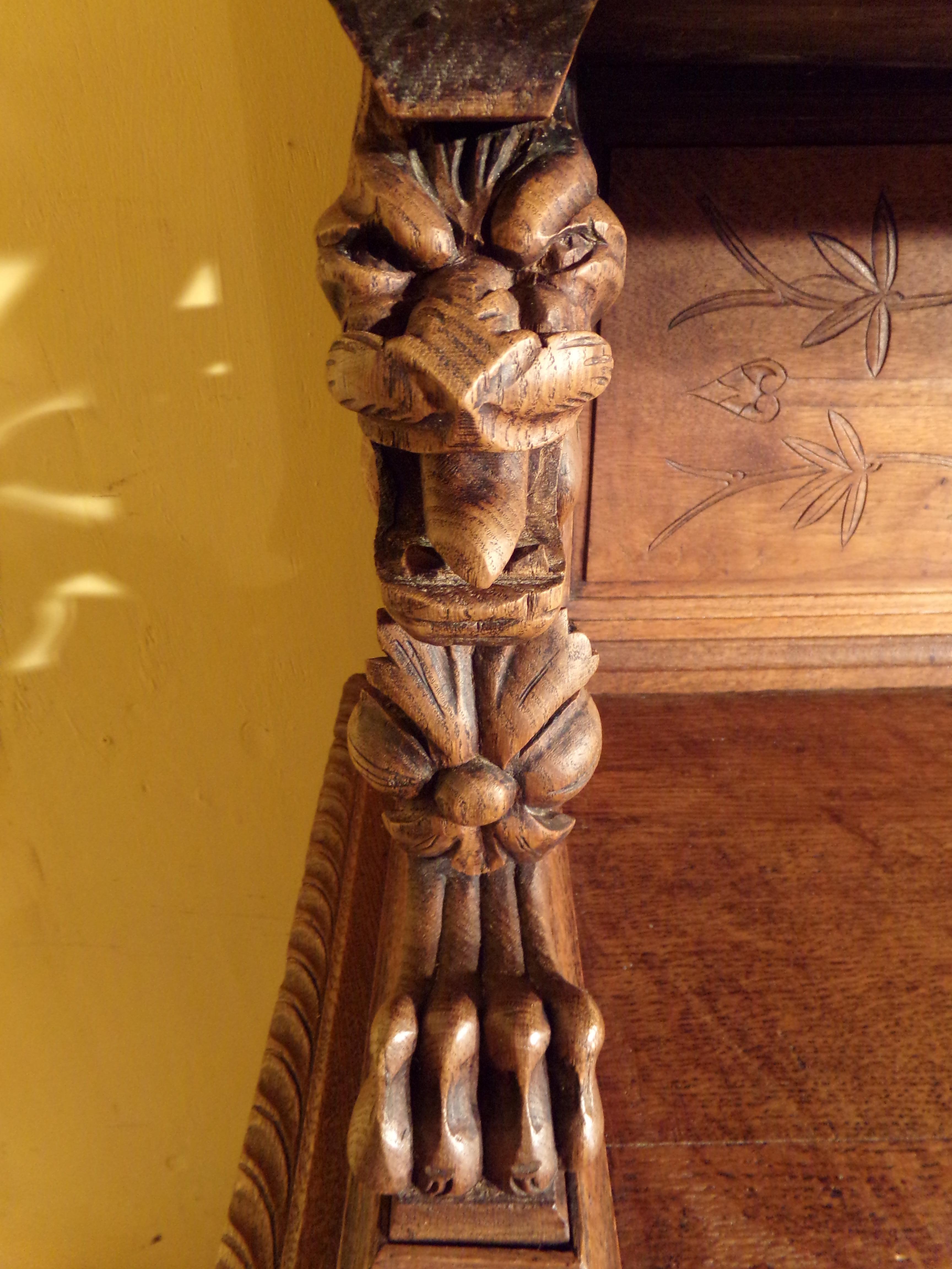Black Forest Hunt Carved Oak Bookcase or Gun Cupboard, circa 1870 In Good Condition In London, GB