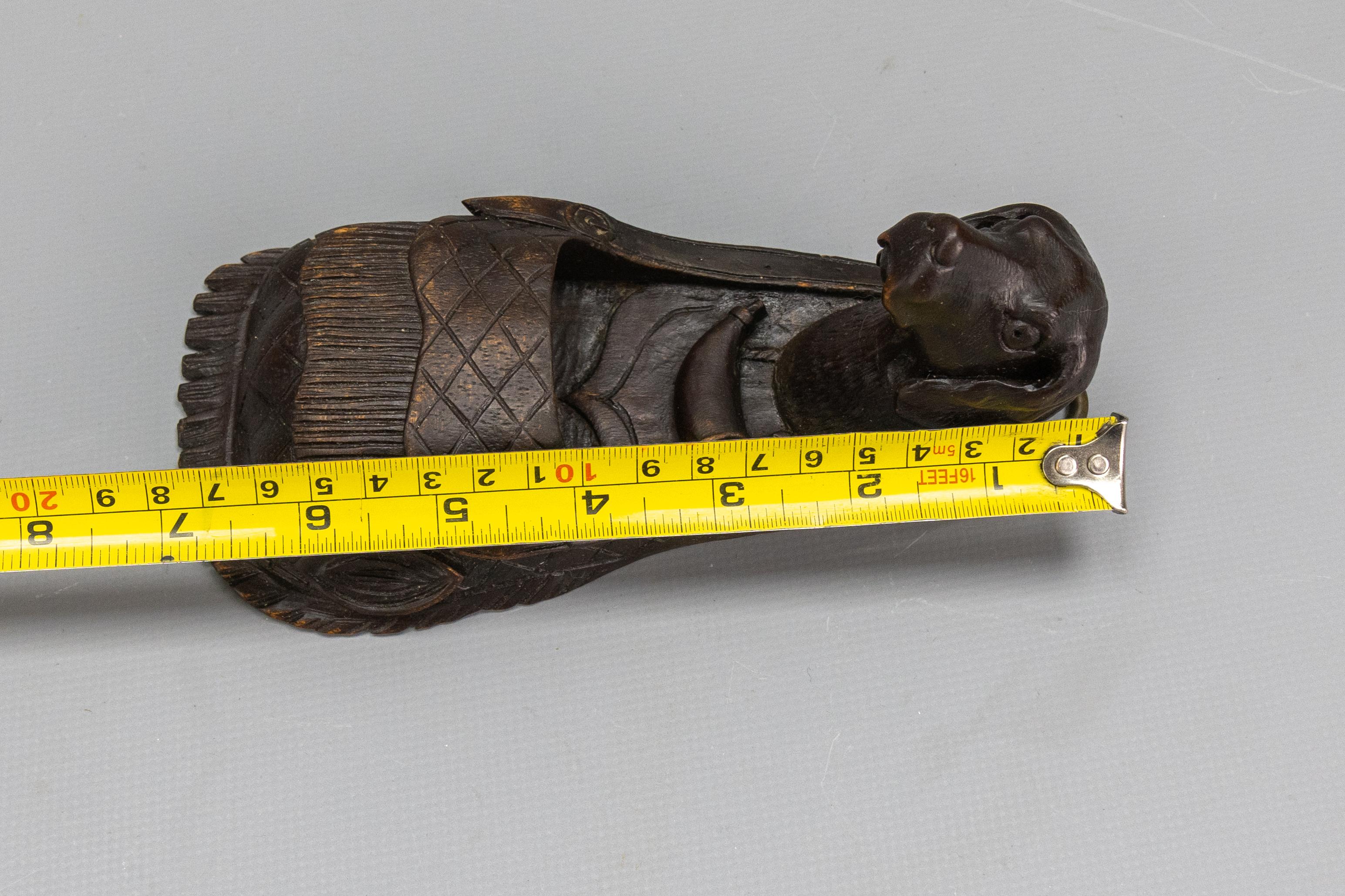 Caja de Sal de Madera Tallada a Mano con Perro y Tema de Caza Black Forest en venta 11