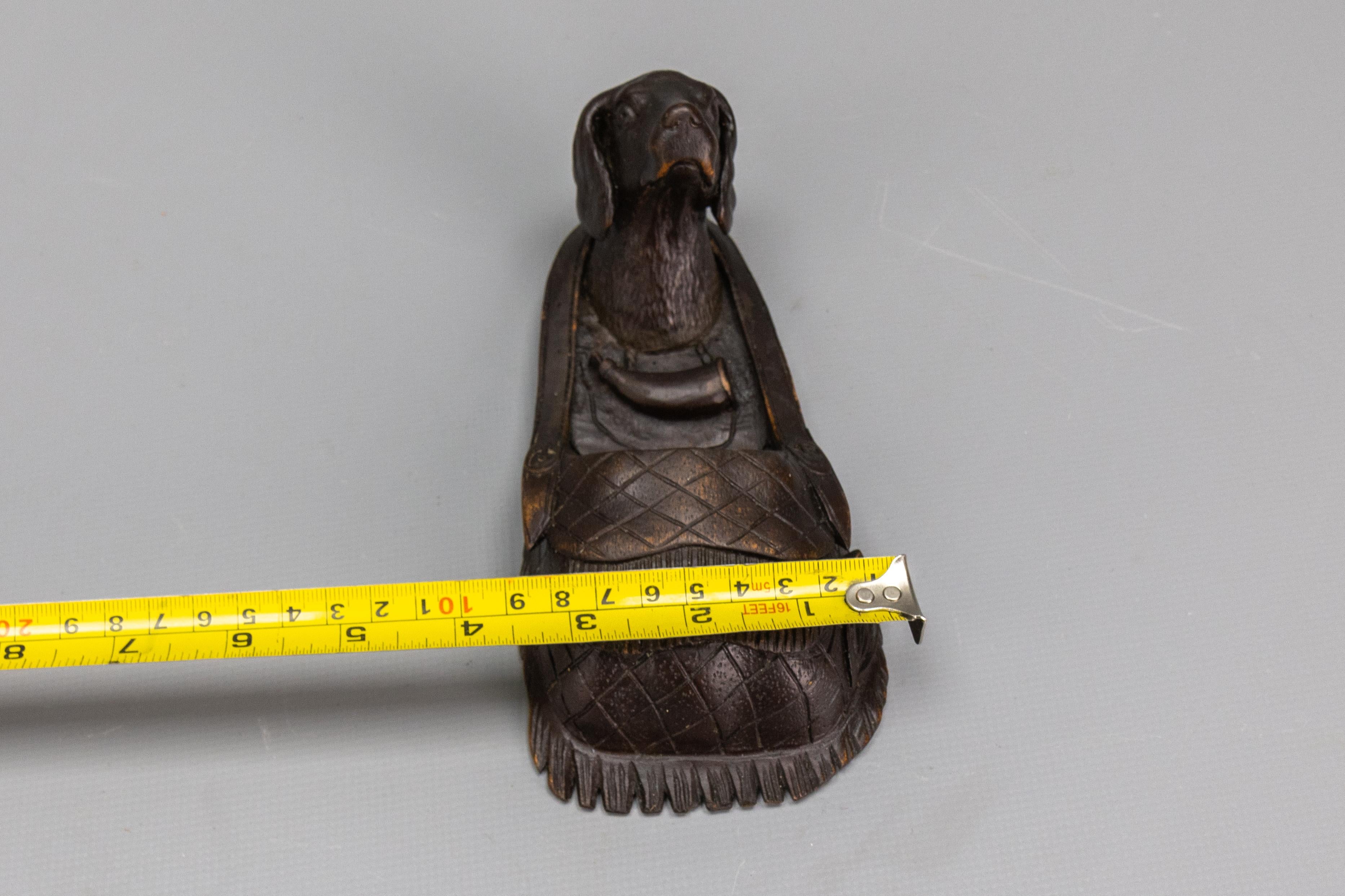 Caja de Sal de Madera Tallada a Mano con Perro y Tema de Caza Black Forest en venta 12