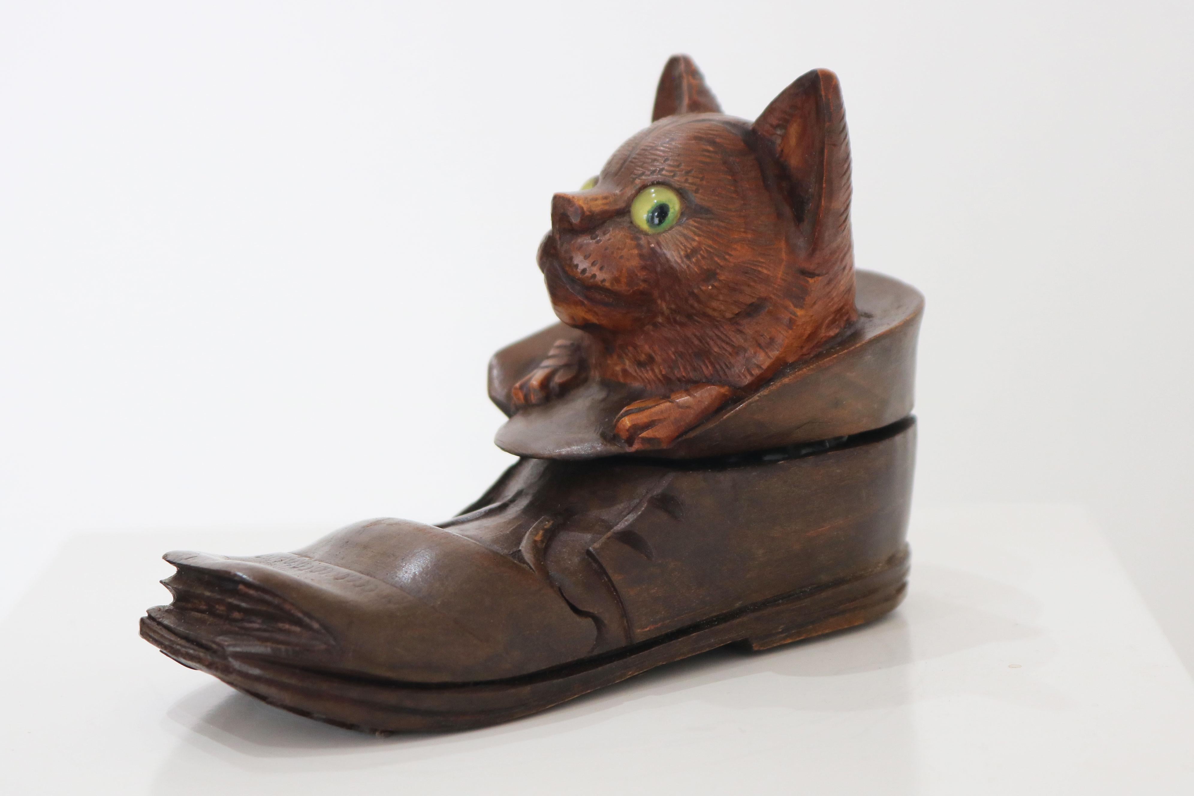 Encrier Black Forest chat en botte Suisse Antique 19ème siècle verre sculpté à la main en vente 3