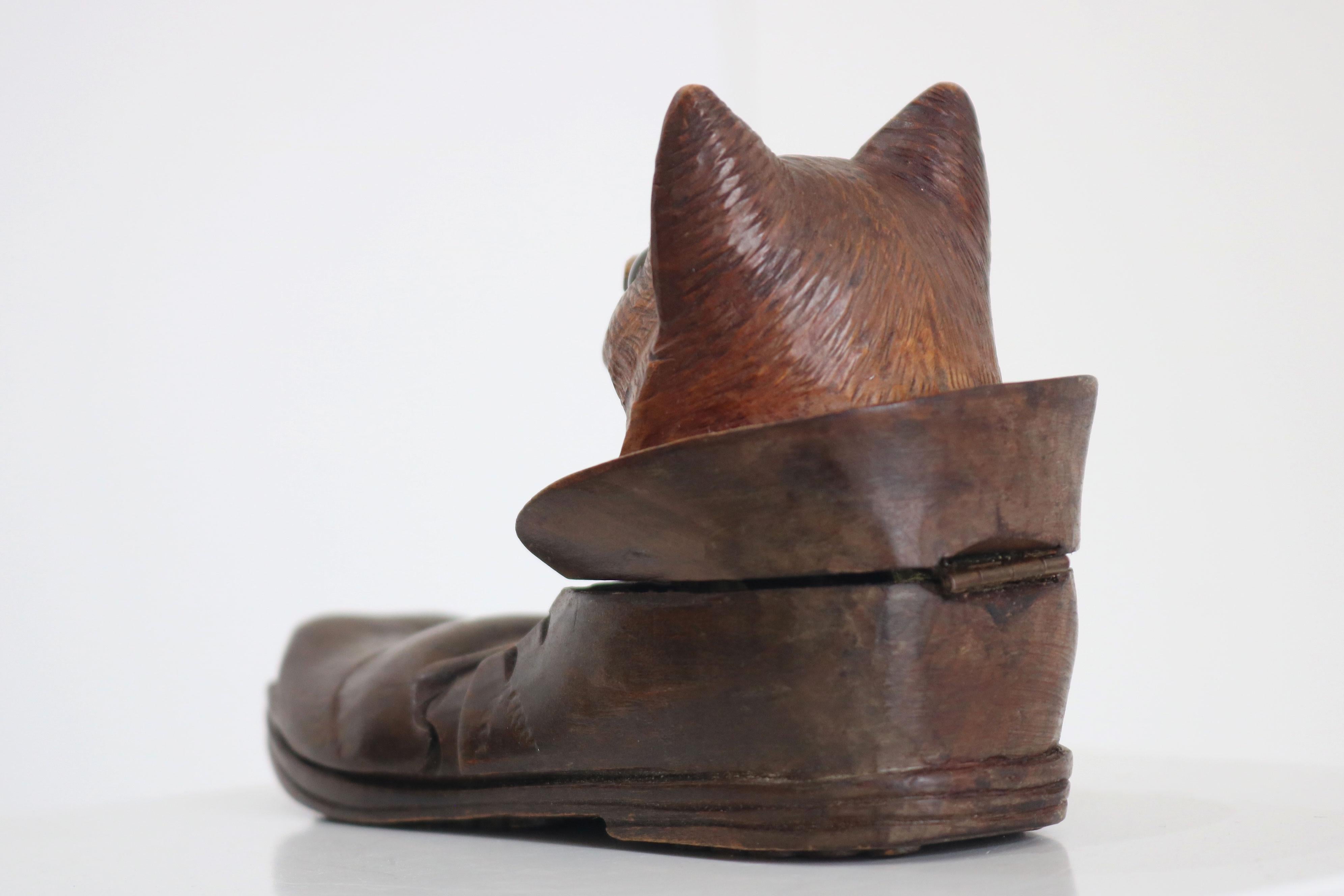 Encrier Black Forest chat en botte Suisse Antique 19ème siècle verre sculpté à la main en vente 1