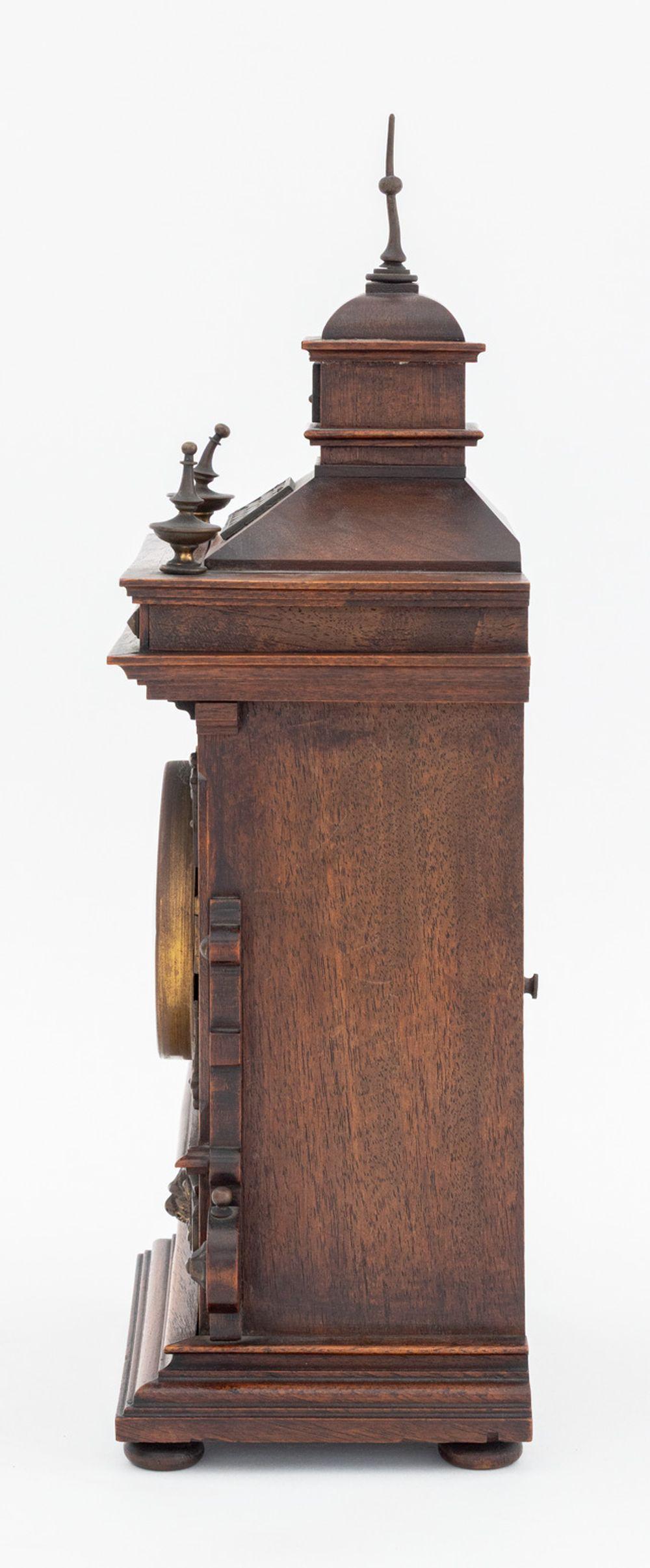 Black Forest Lenzkirch Oak Wood Mantle Clock (Deutsch) im Angebot