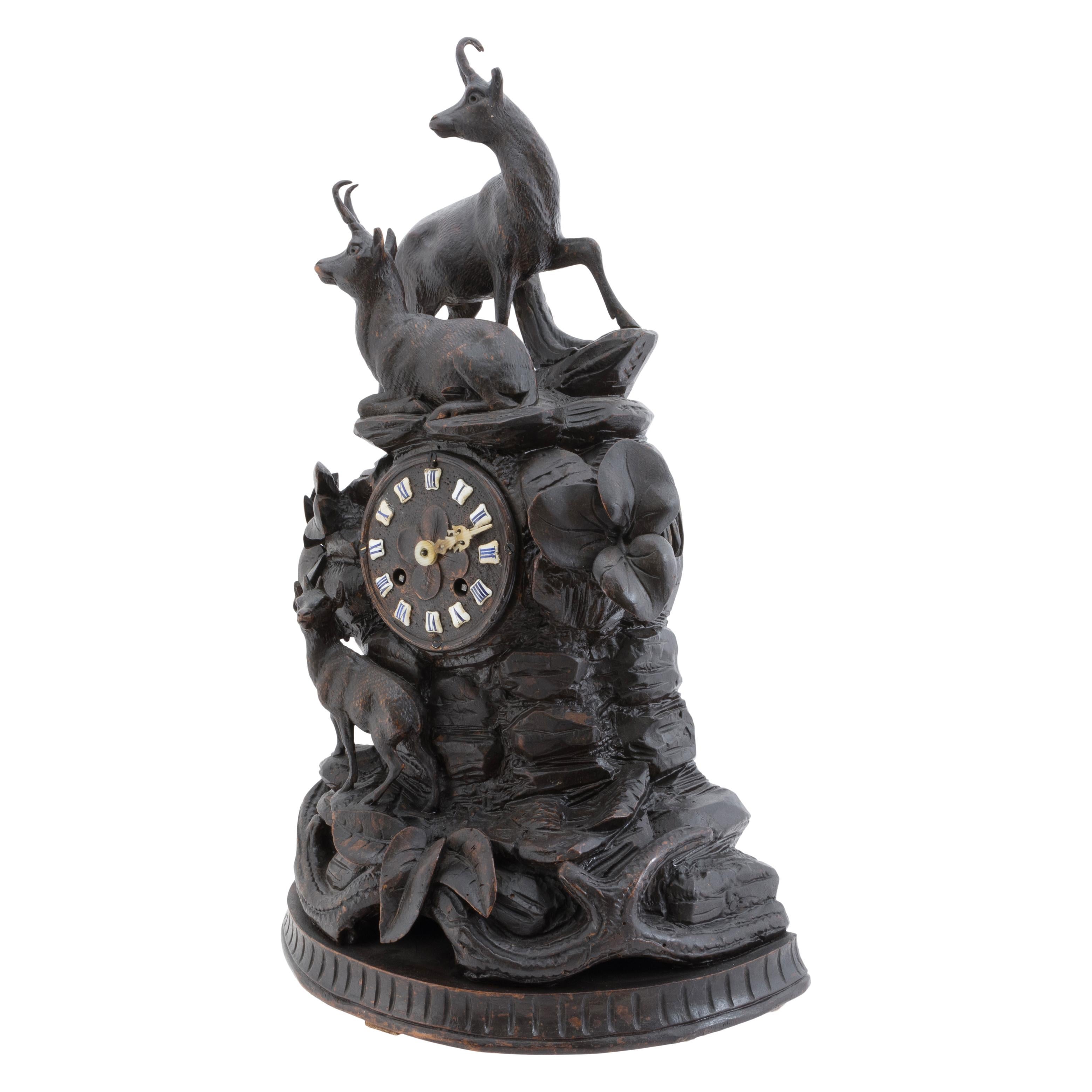 Bois Horloge de manteau Black Forest en vente