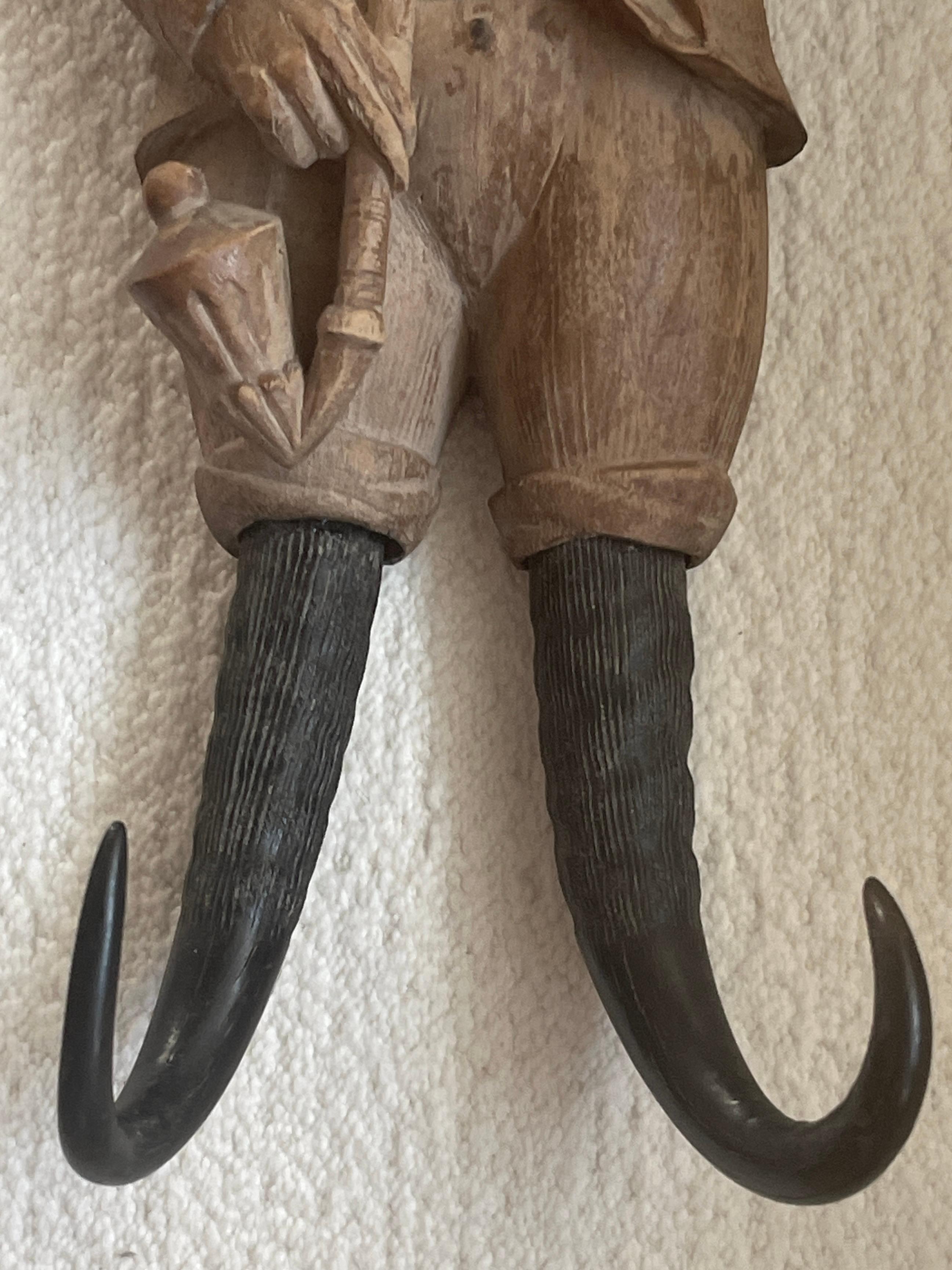 Fouet de singe Black Forest Wood Wood & Horn, C.1880 en vente 2