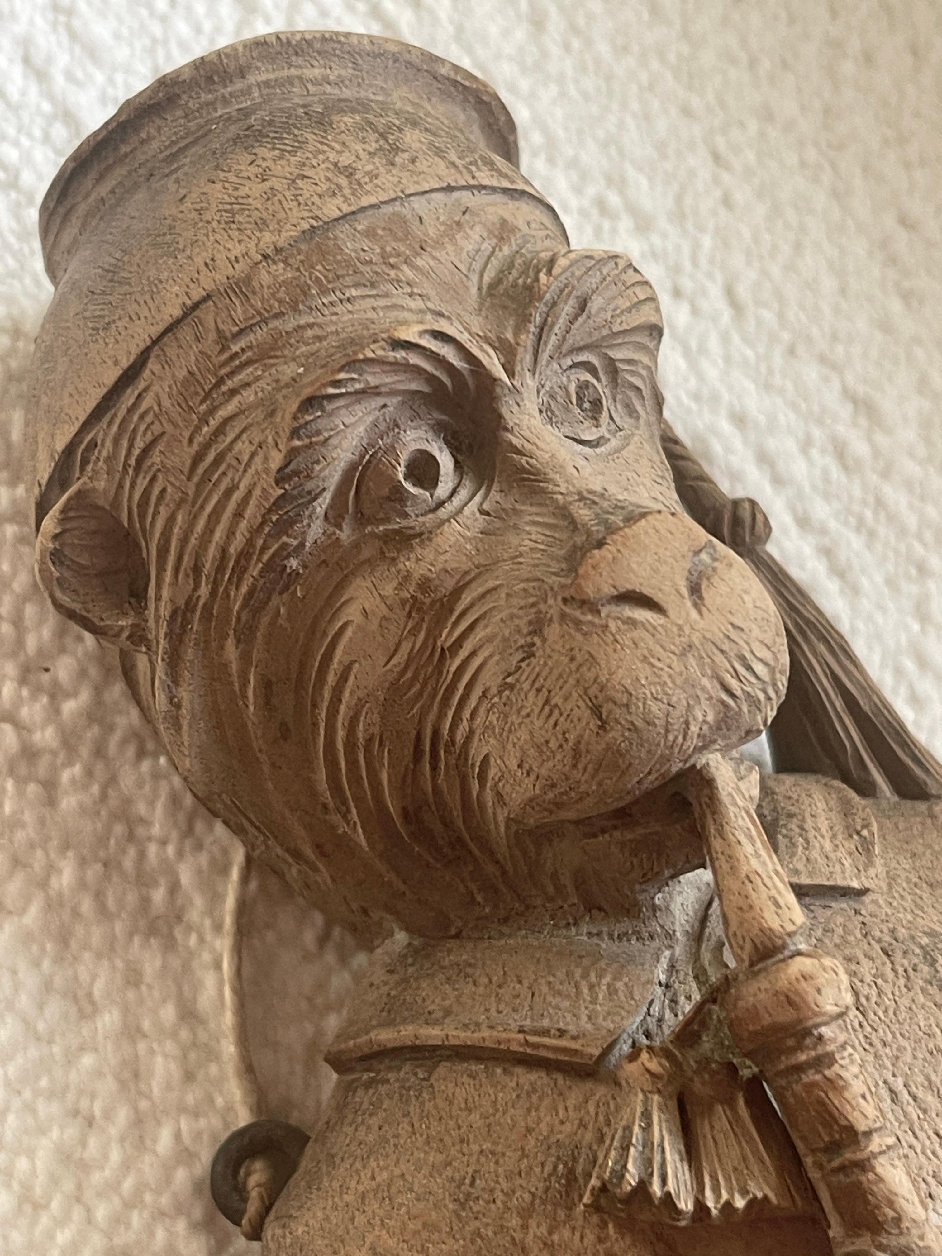 Sculpté à la main Fouet de singe Black Forest Wood Wood & Horn, C.1880 en vente