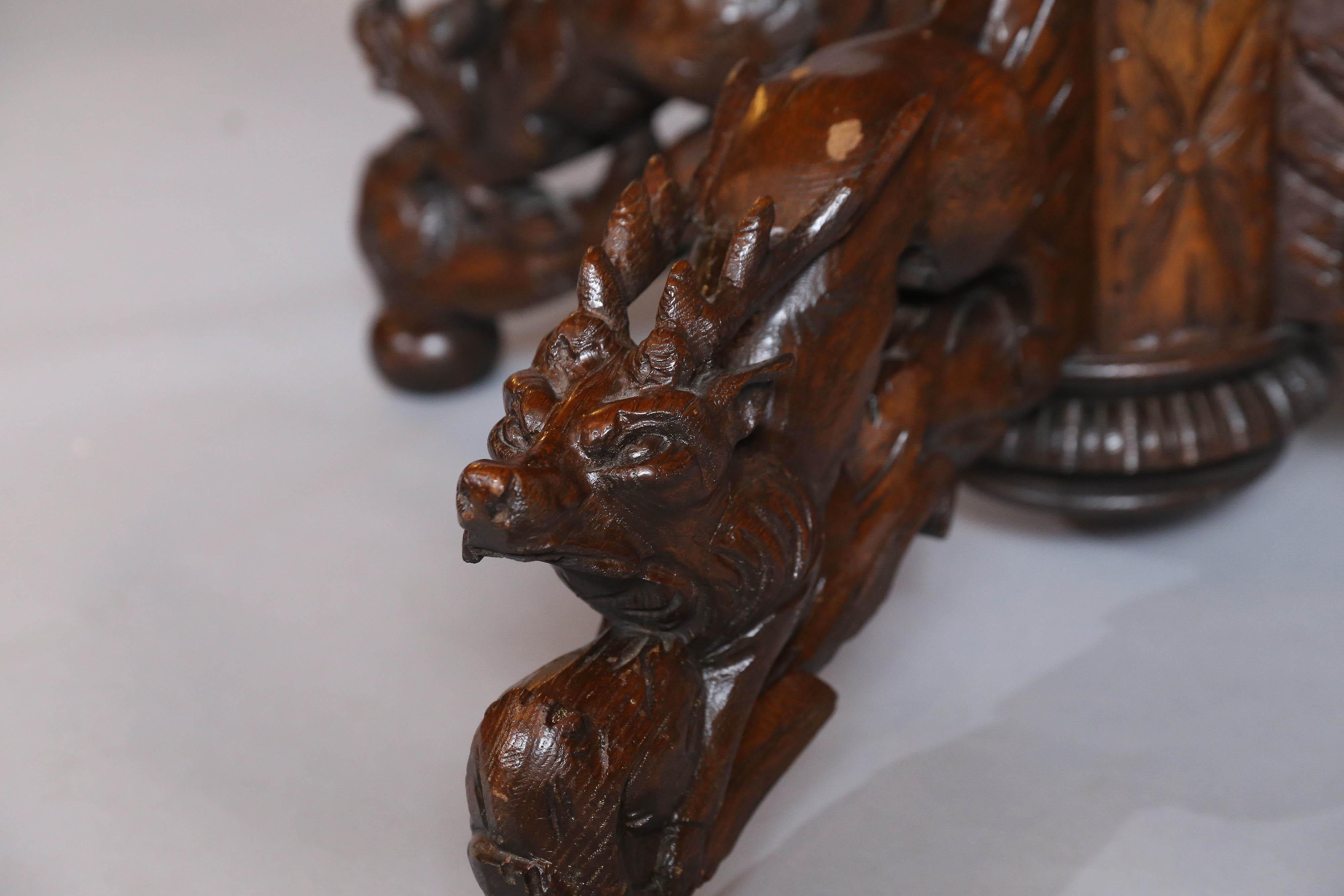 Black Forest Oak and Walnut Oval Centre Table with Carved Animals In Good Condition For Sale In Houston, TX
