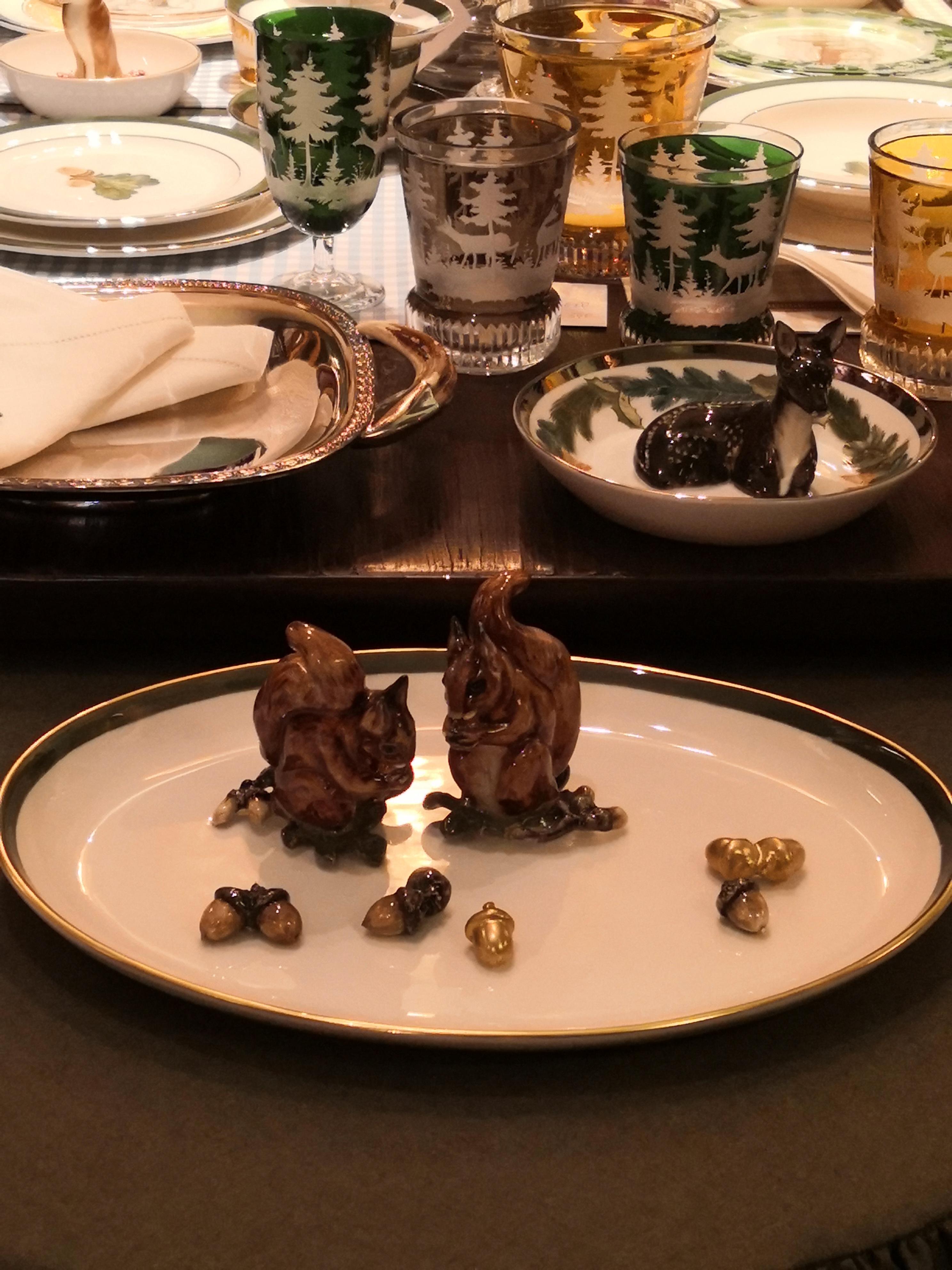 XXIe siècle et contemporain Assiette ovale en porcelaine de la Forêt-Noire avec écureuils Sofina Boutique Kitzbhel en vente