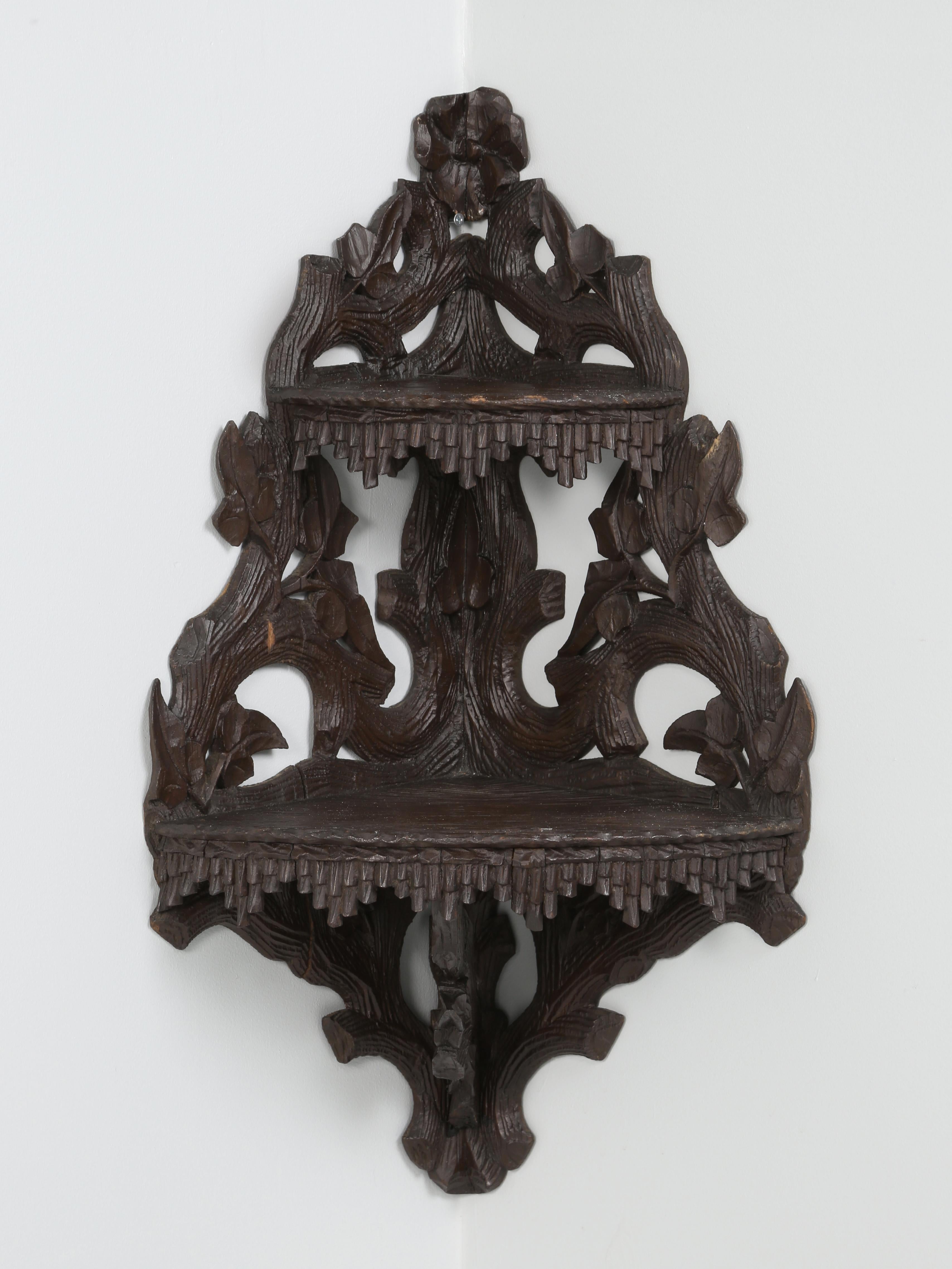 Swiss Black Forest Pair of Corner Shelves Original Hand Carved Switzerland Late 1800s  For Sale