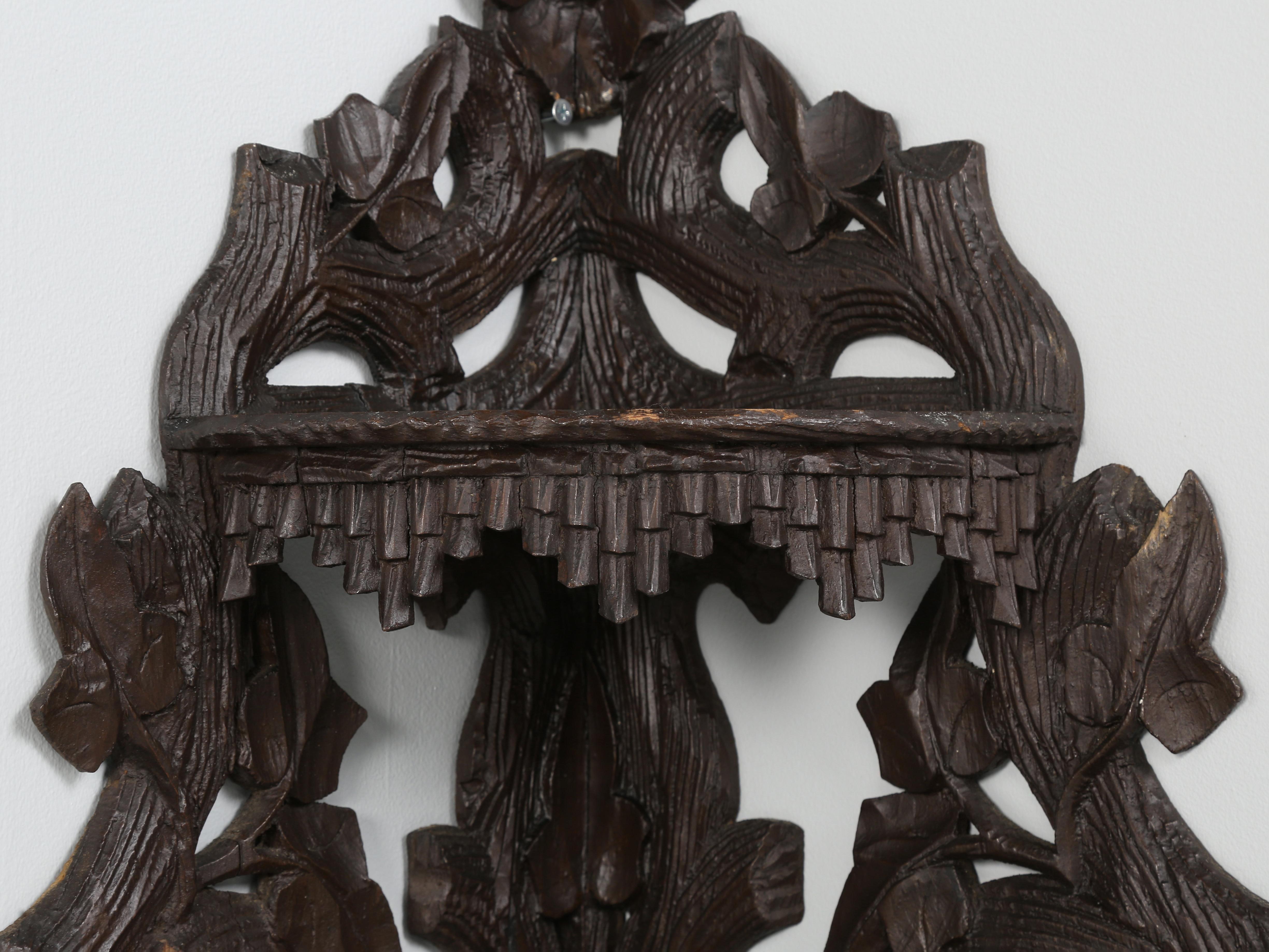 Black Forest Pair of Corner Shelves Original Hand Carved Switzerland Late 1800s  For Sale 2