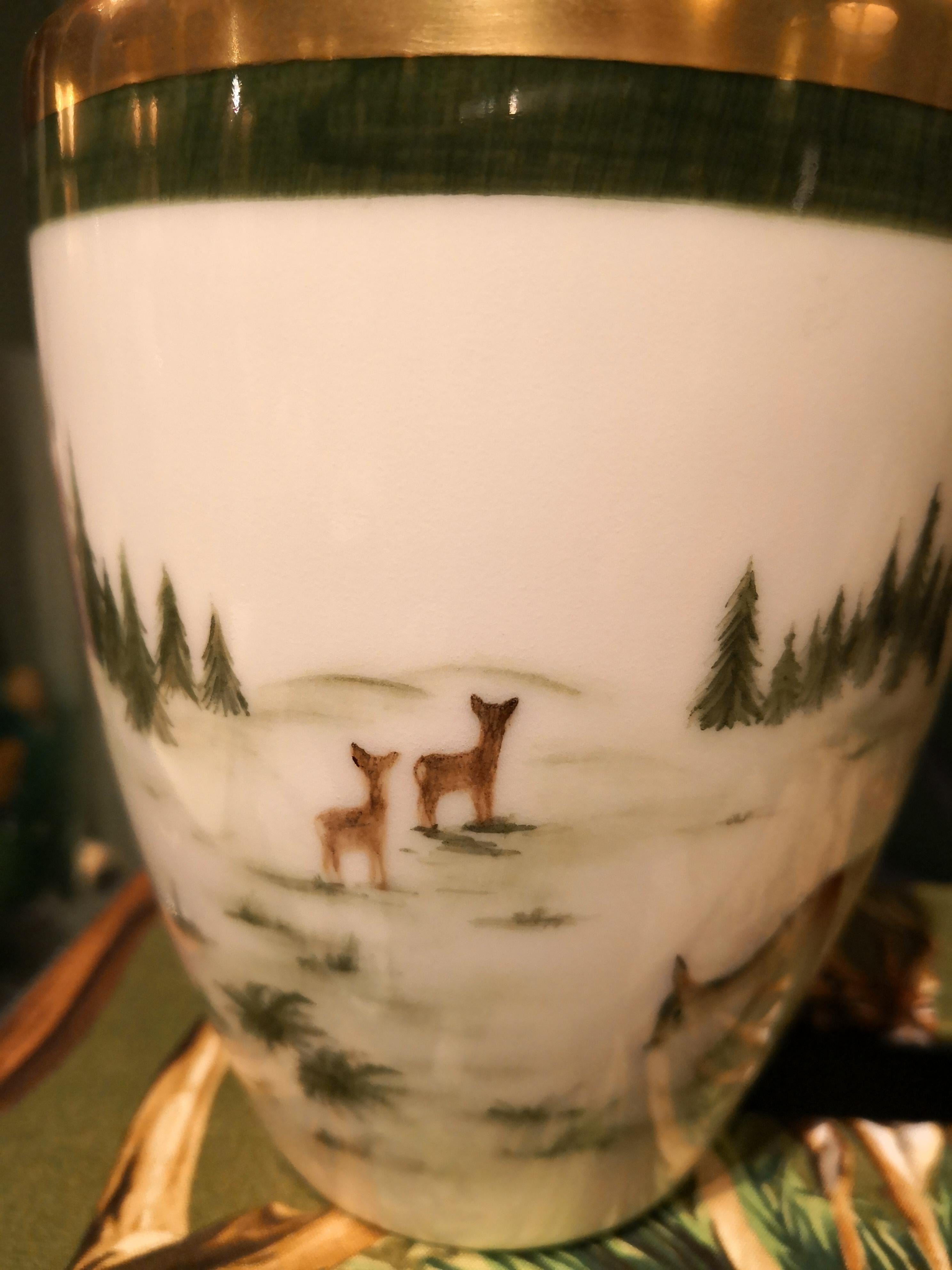 Schwarzwälder Porzellanvase mit Jagddekor Sofina Boutique Kitzbuehel (21. Jahrhundert und zeitgenössisch) im Angebot