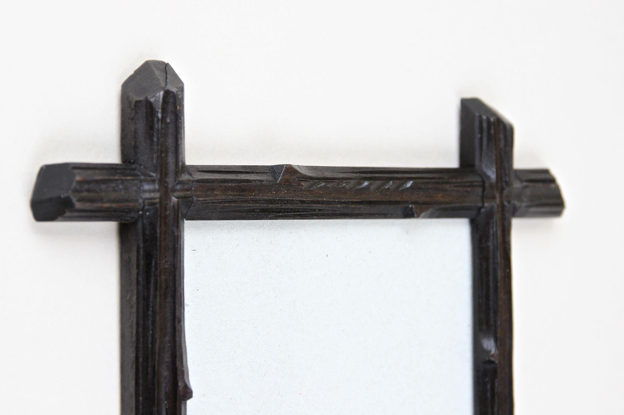 Black Forest Rustic Photo Frame with Original Glass Plate, Austria, circa 1880 In Good Condition For Sale In Lichtenberg, AT