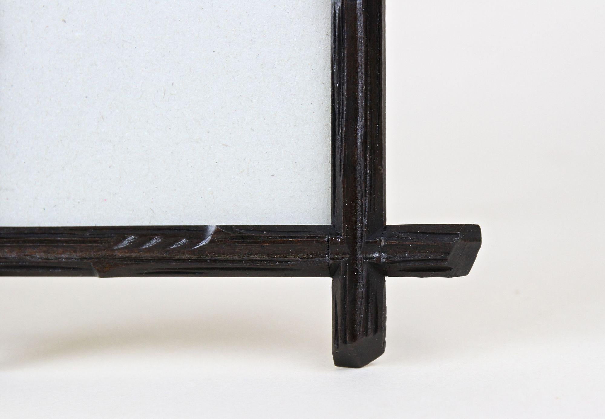 XIX secolo Cornice fotografica rustica Black Forest con lastra di vetro originale, Austria, circa 1880 in vendita