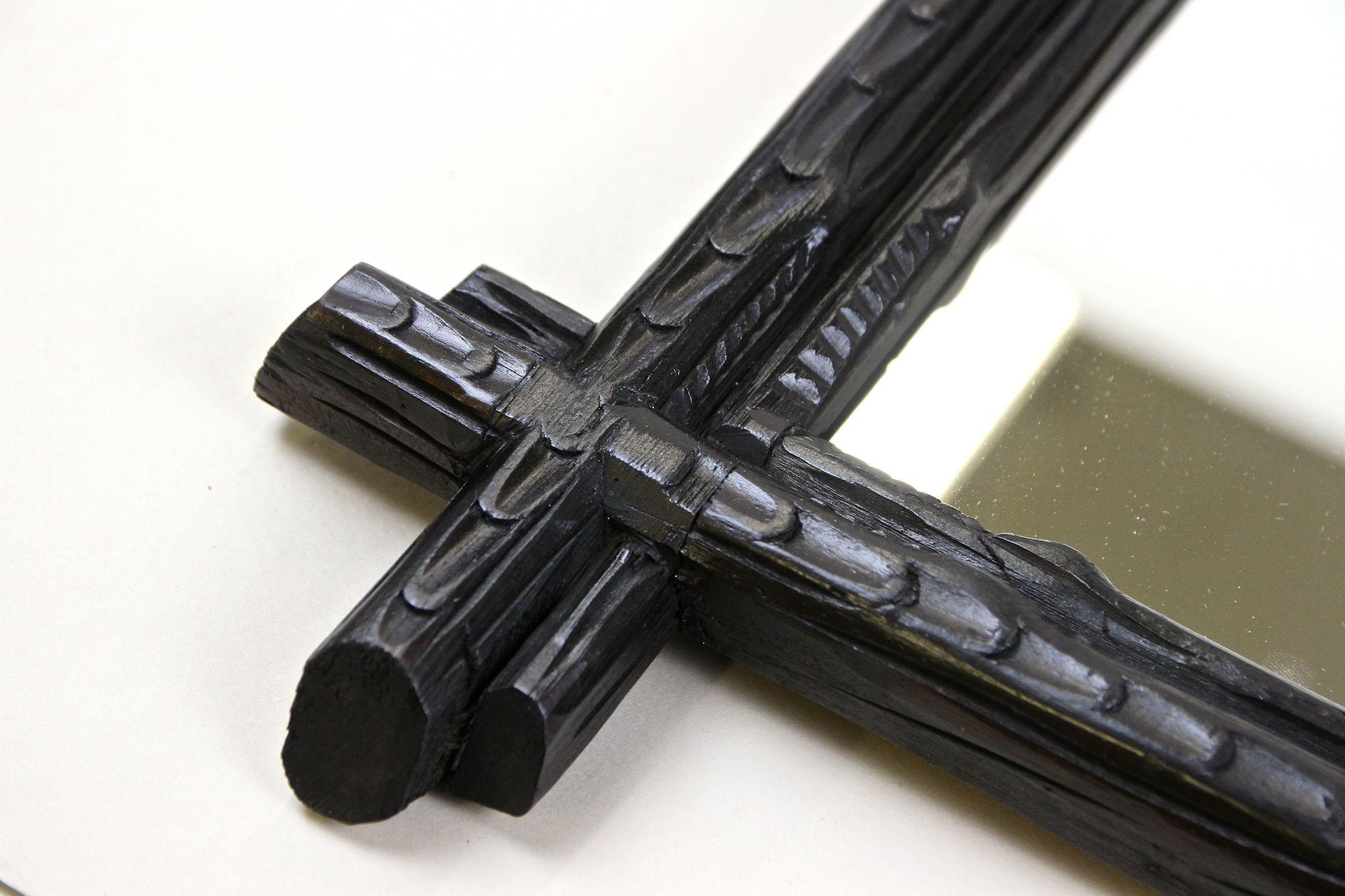Specchio da parete rustico Black Forest con foglie di Oak intagliate, Austria, circa 1870 in vendita 8