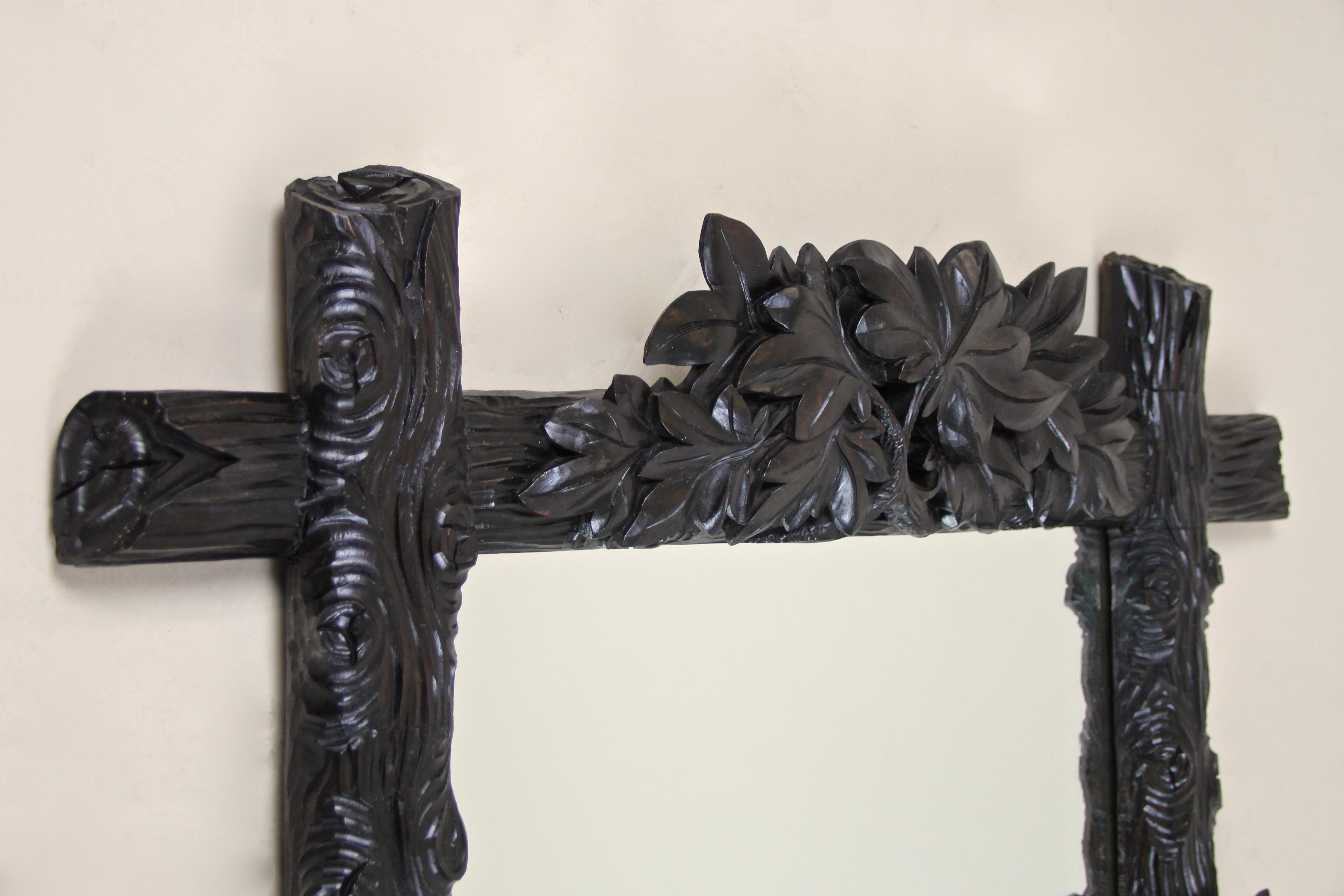 Black Forest Rustic Wall Mirror with Leaf Carvings, Austria, circa 1880 In Good Condition In Lichtenberg, AT