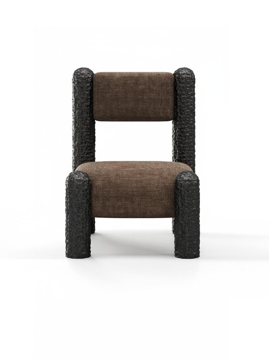 Black Forest Skulpturaler Sessel mit strukturiertem Gestell von Sidani Design (Handgeschnitzt) im Angebot