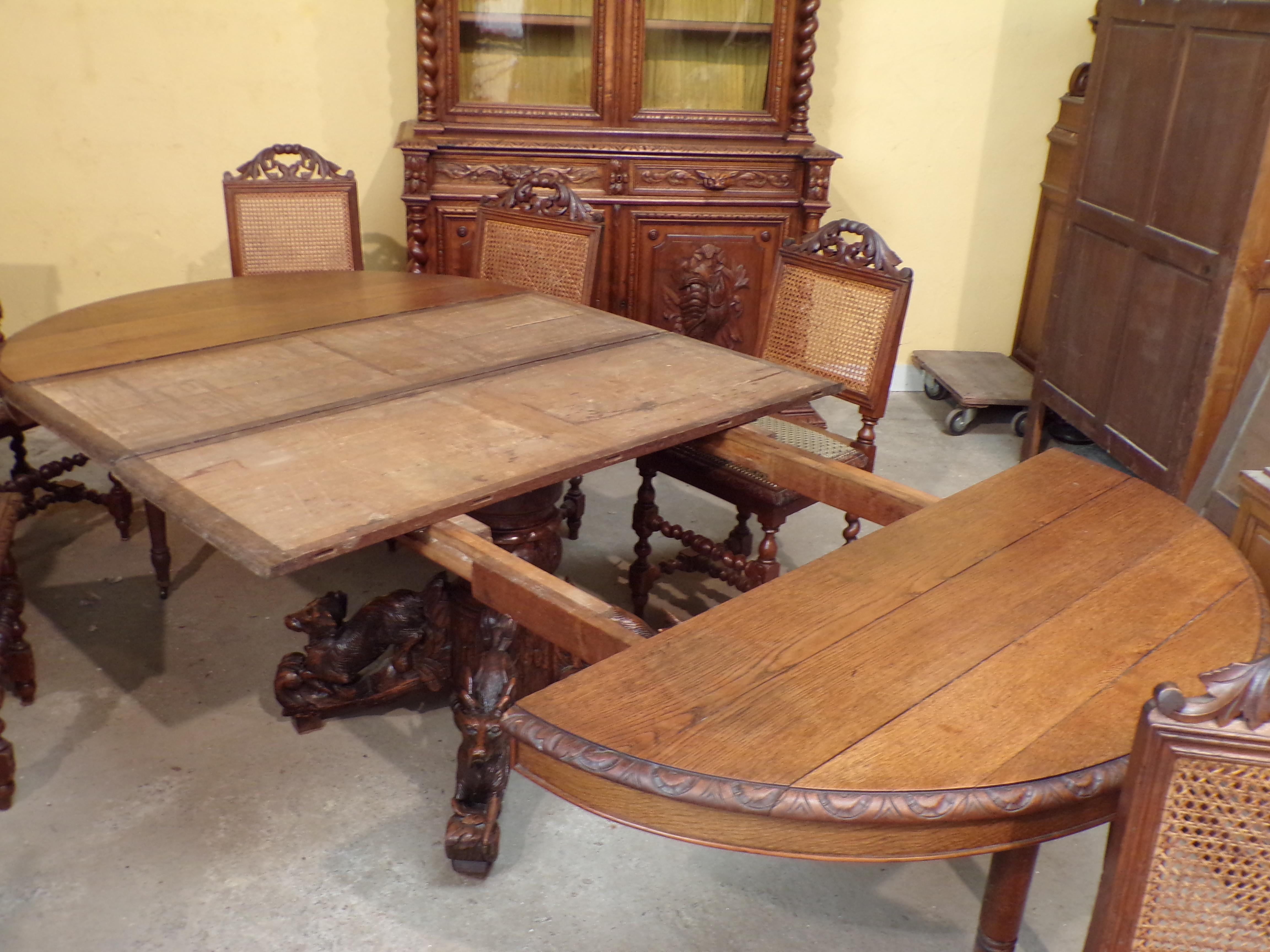 Black Forest Style 11-Piece Hunt Dining Set, circa 1880 For Sale 7